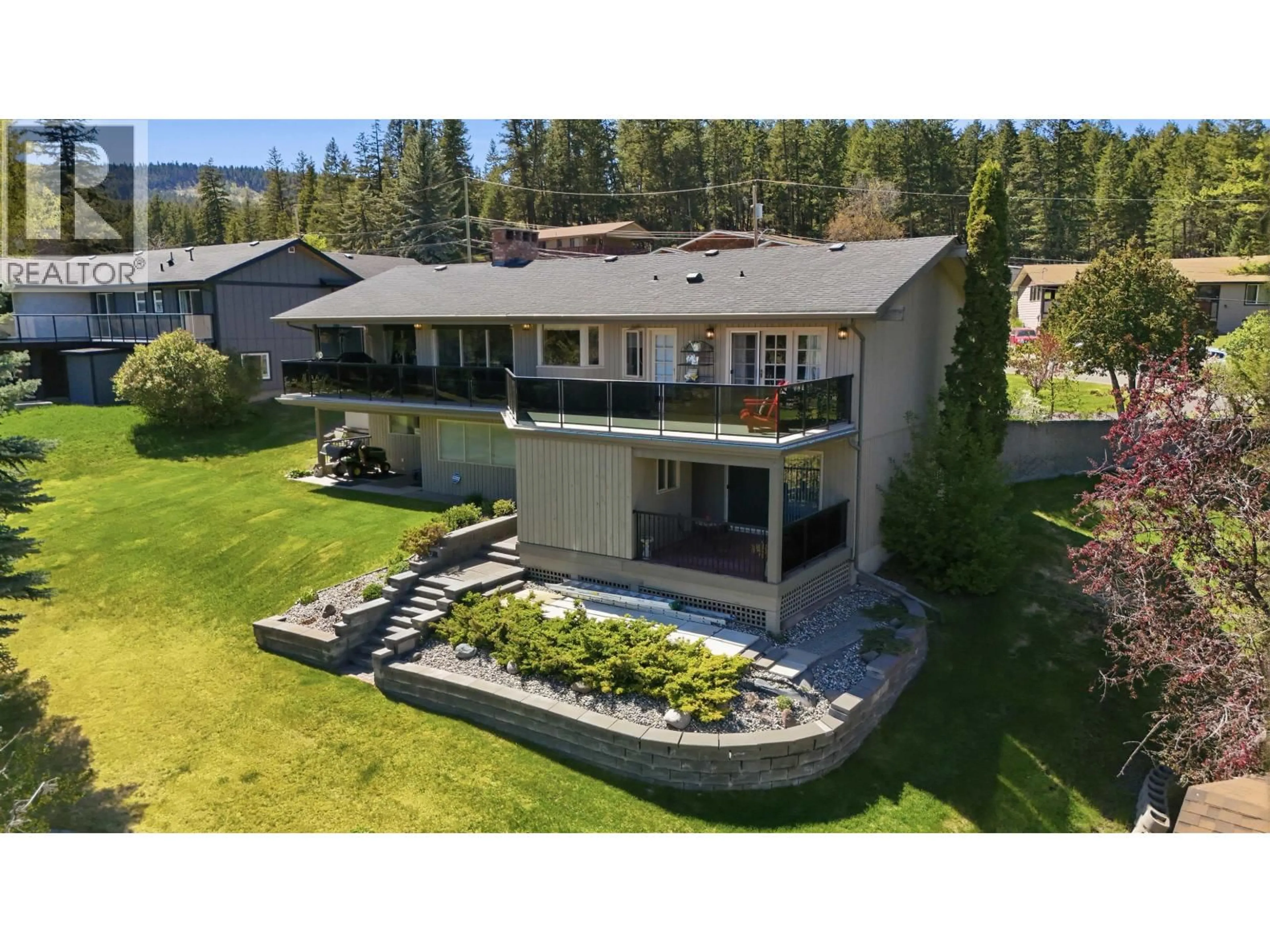 A pic from outside/outdoor area/front of a property/back of a property/a pic from drone, mountain view for 130 COUNTRY CLUB BOULEVARD, Williams Lake British Columbia V2G3T2