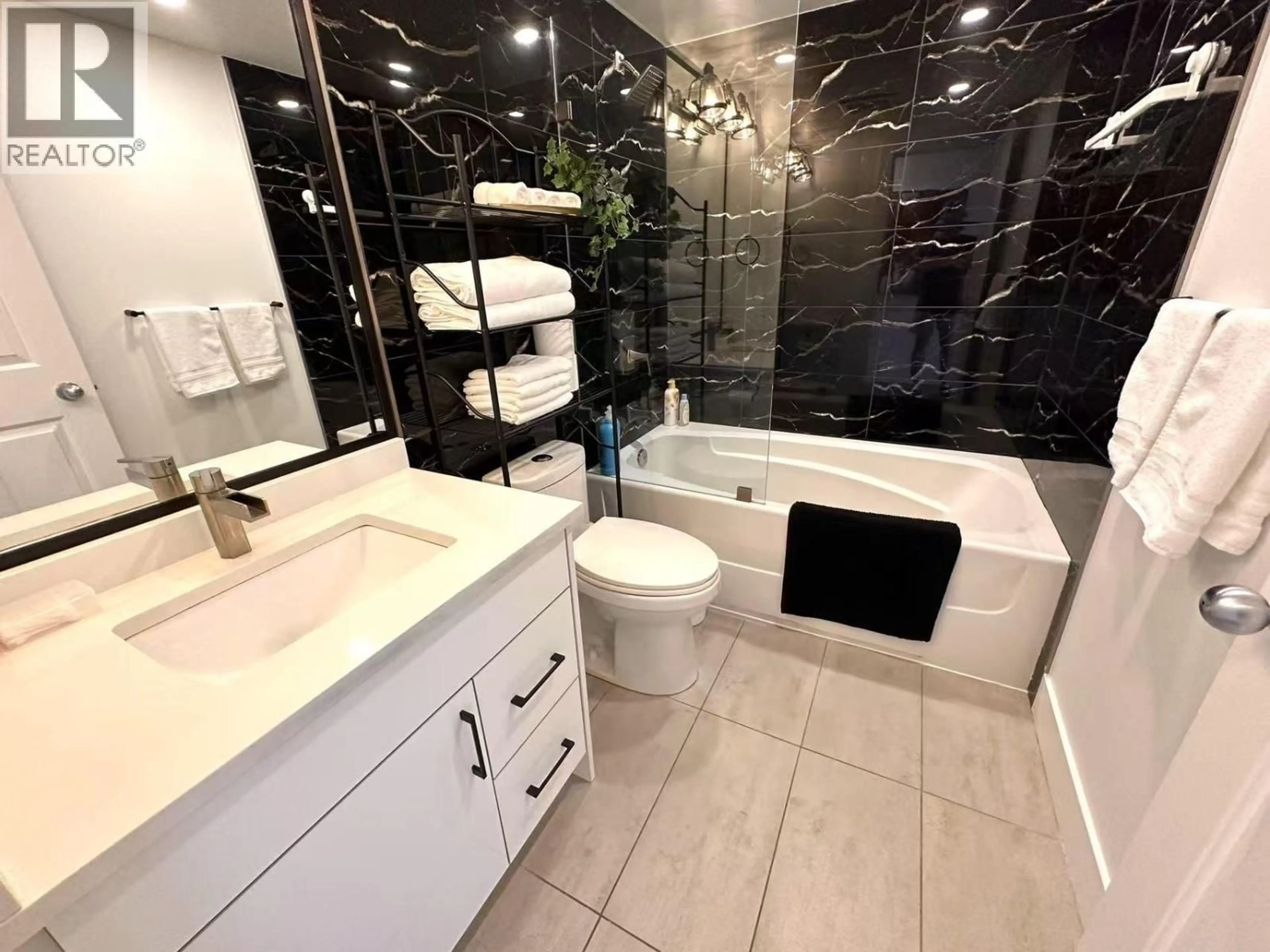 Contemporary bathroom, ceramic/tile floor for 311 - 555 ABBOTT STREET, Vancouver British Columbia V6B6B8
