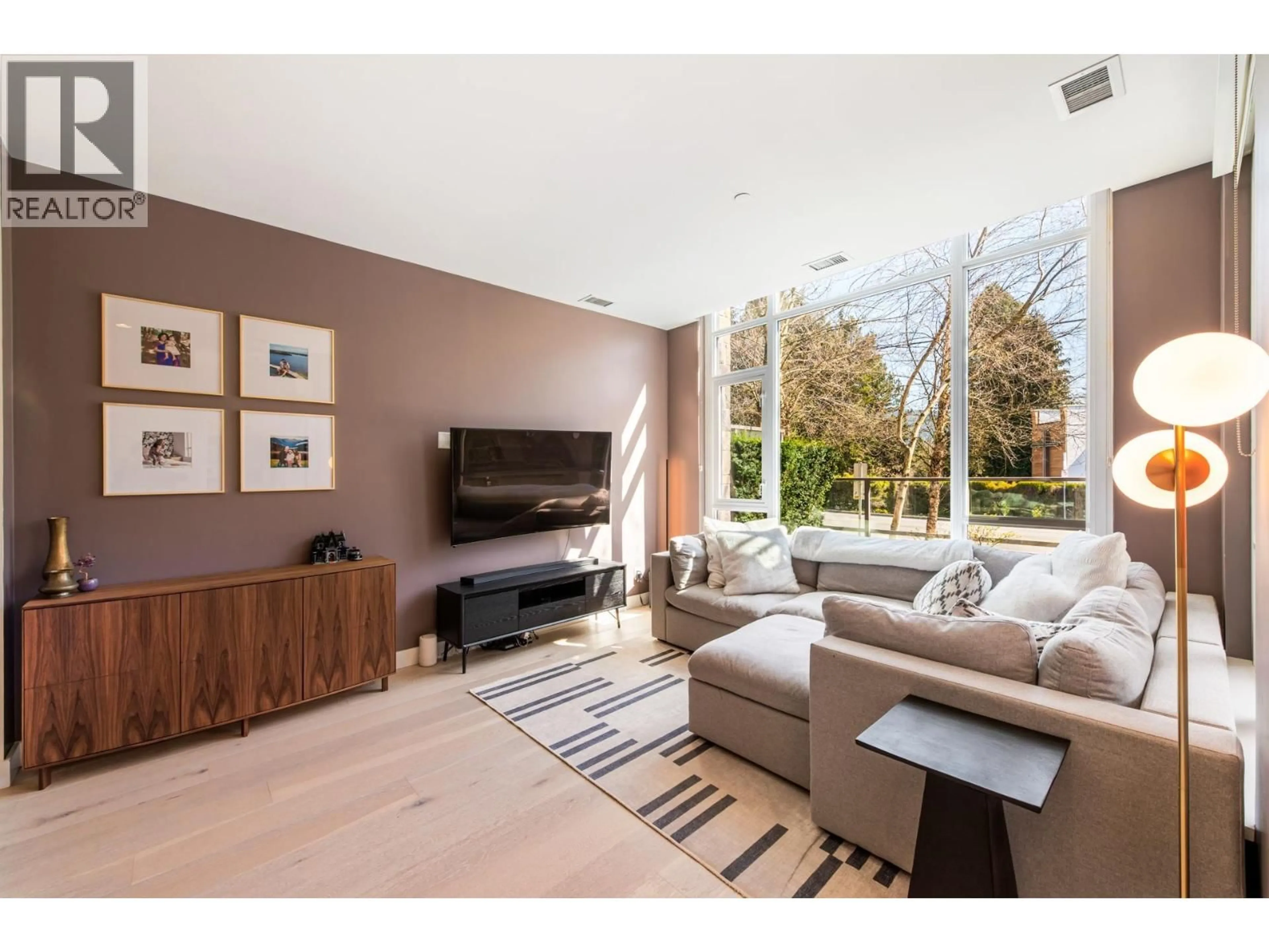 Living room with furniture, unknown for 2765 MOUNTAIN HIGHWAY, North Vancouver British Columbia V7J0B4