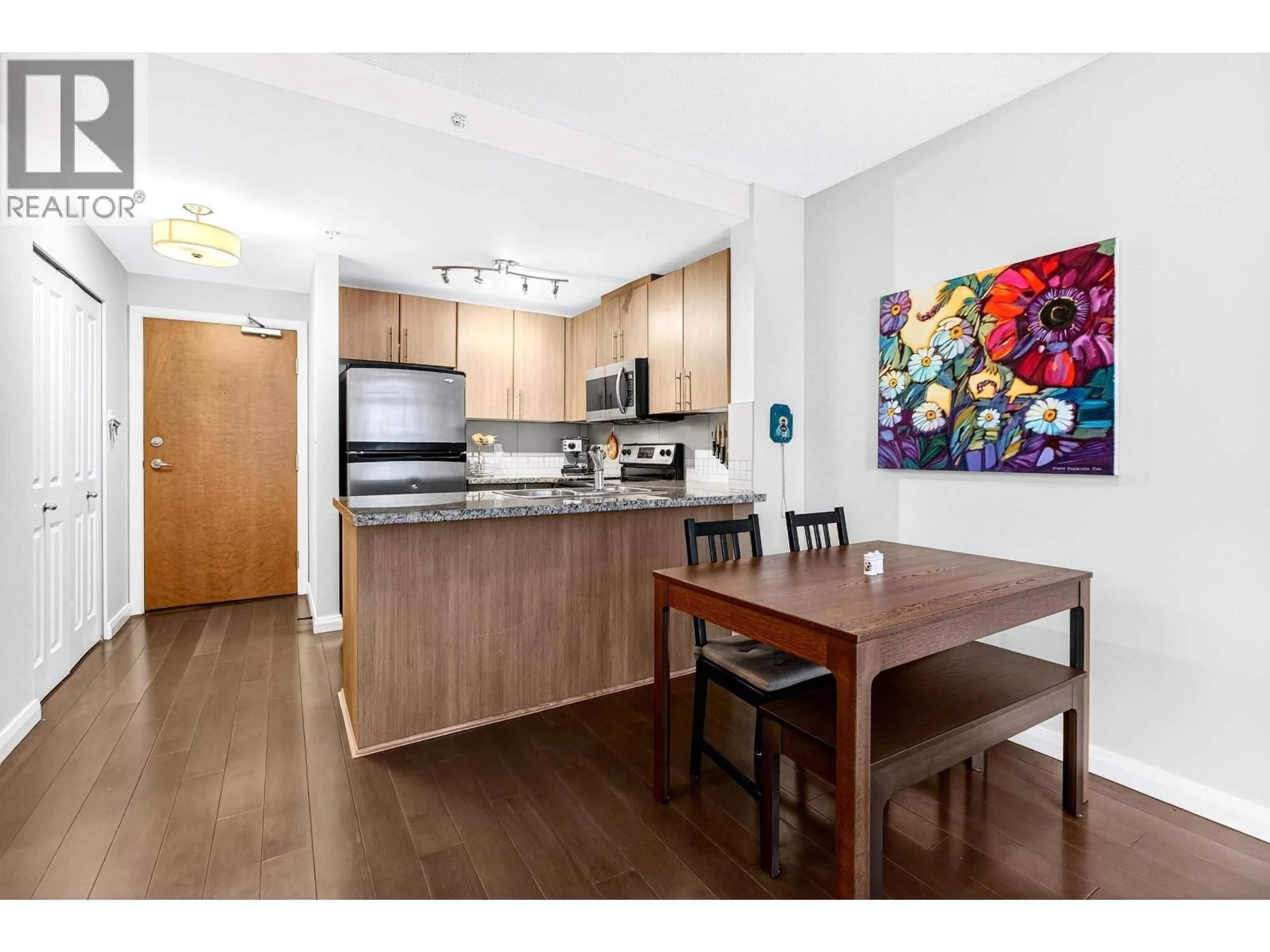 Standard kitchen, wood/laminate floor for 2503 - 892 CARNARVON STREET, New Westminster British Columbia V3M0C5