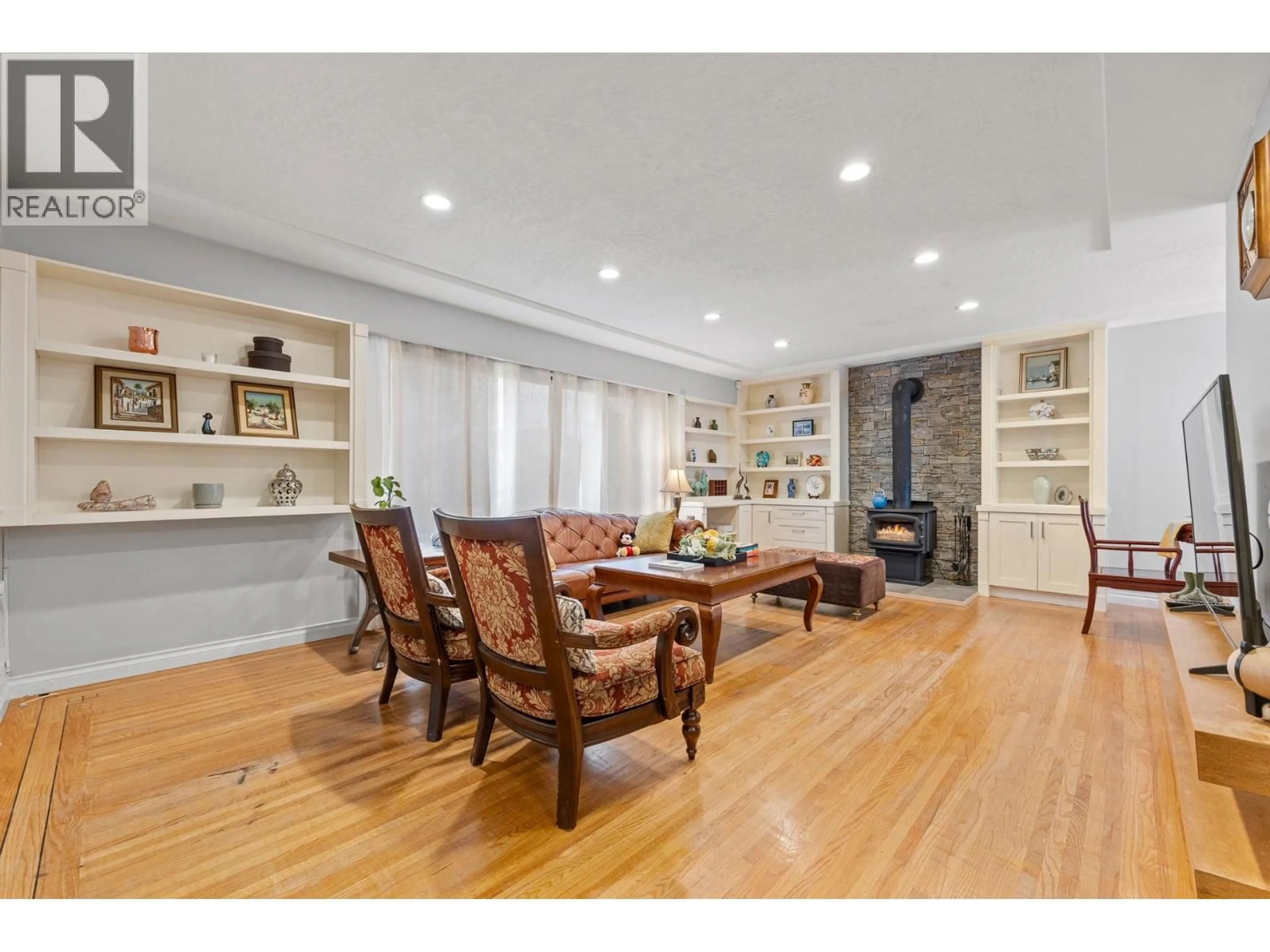 Living room with furniture, wood/laminate floor for 10160 RUSKIN ROAD, Richmond British Columbia V7A2P4
