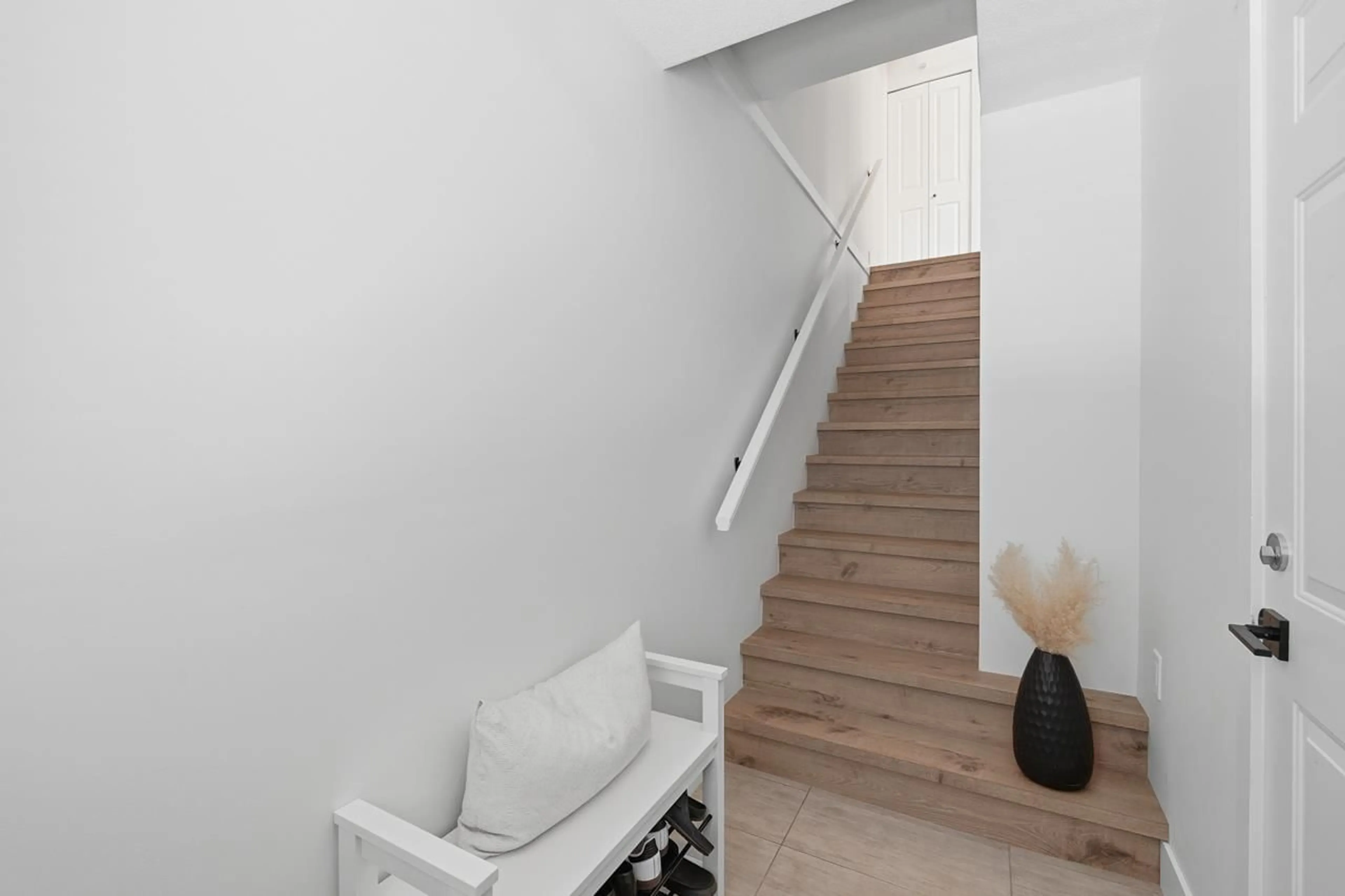 Stairs for 46 - 20326 68TH AVENUE, Langley British Columbia V2Y0E3