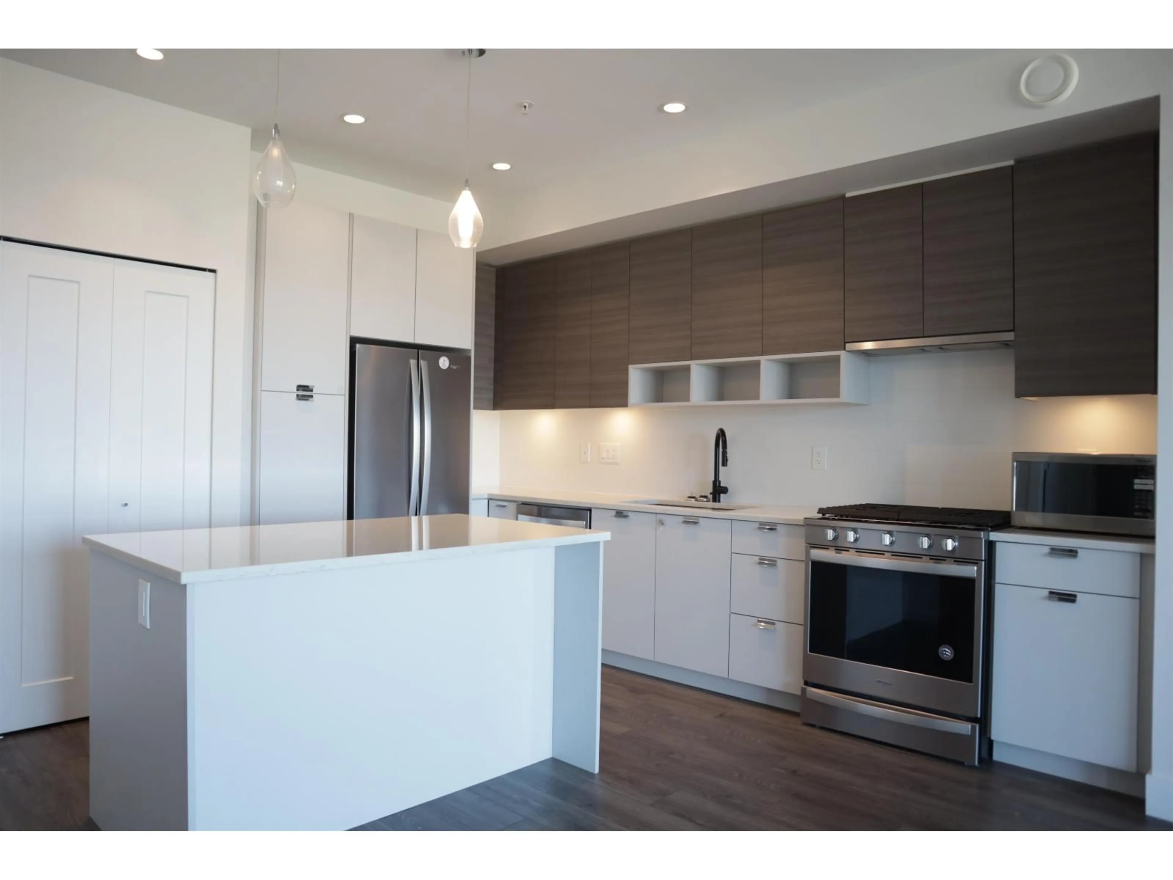 Open concept kitchen, wood/laminate floor for A327 - 20727 WILLOUGHBY TOWN CENTRE DRIVE, Langley British Columbia V2Y3N1