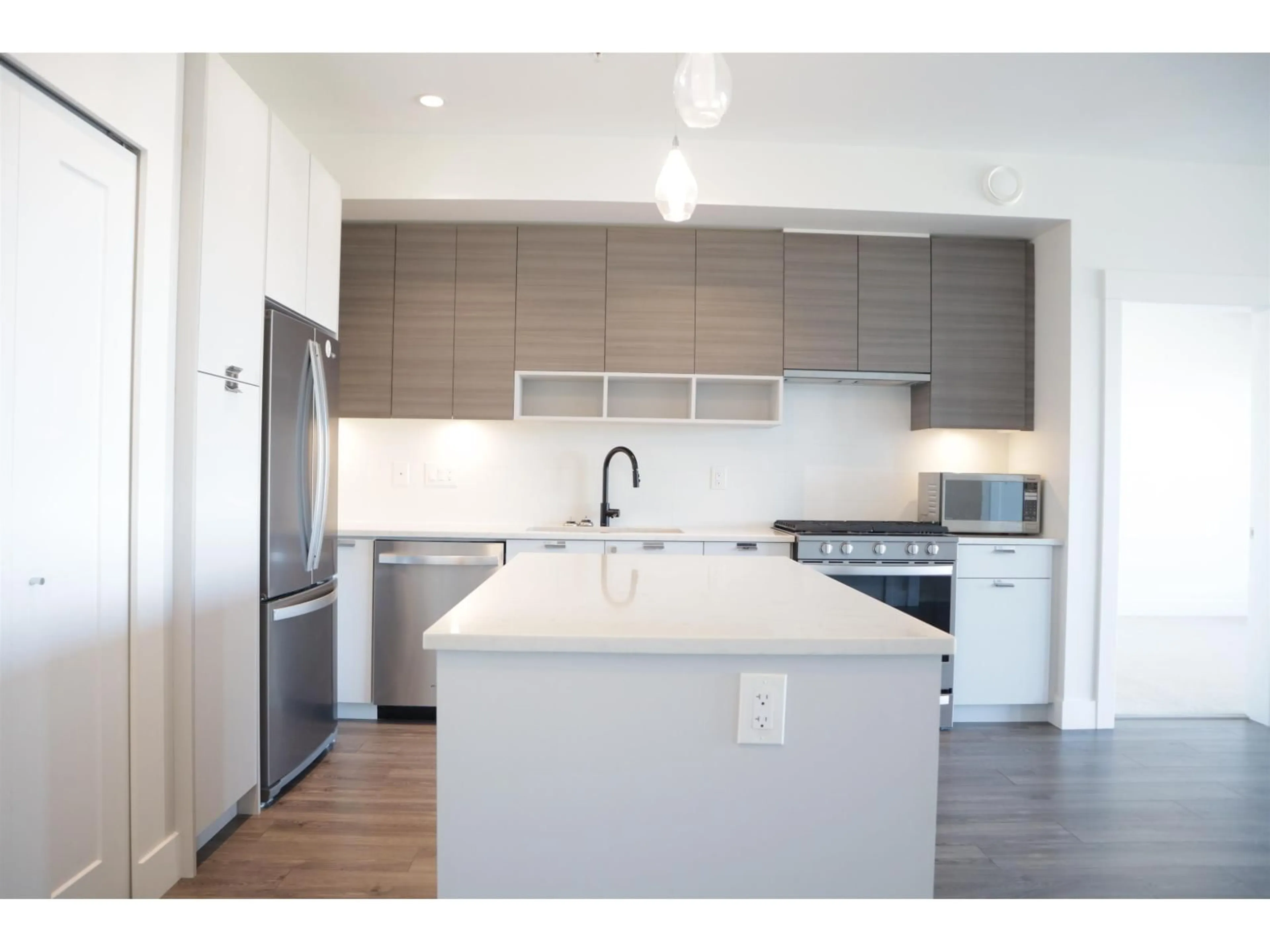 Open concept kitchen, unknown for A327 - 20727 WILLOUGHBY TOWN CENTRE DRIVE, Langley British Columbia V2Y3N1