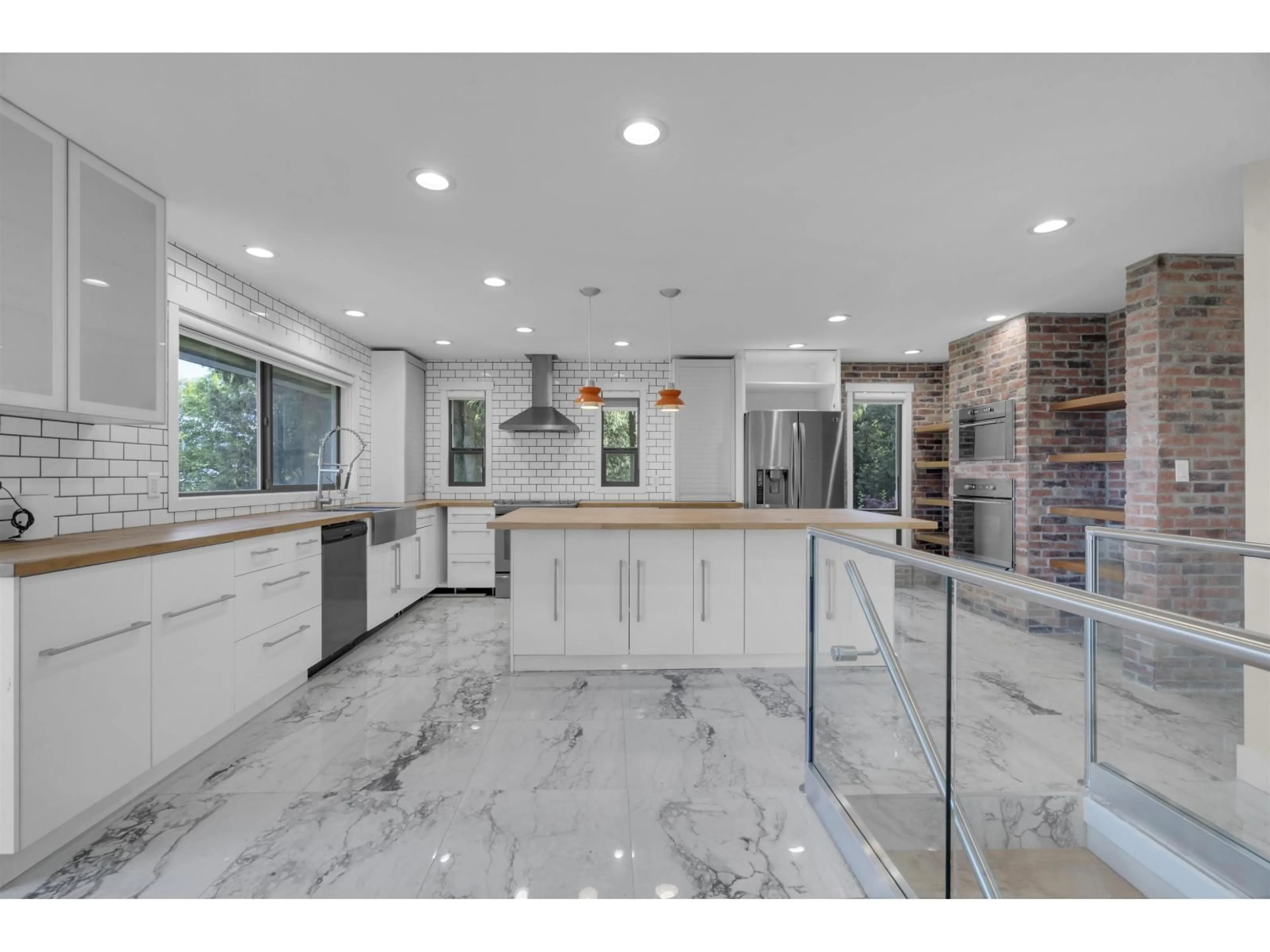 Open concept kitchen, ceramic/tile floor for 36566 SUMAS MOUNTAIN ROAD, Abbotsford British Columbia V3G1R9