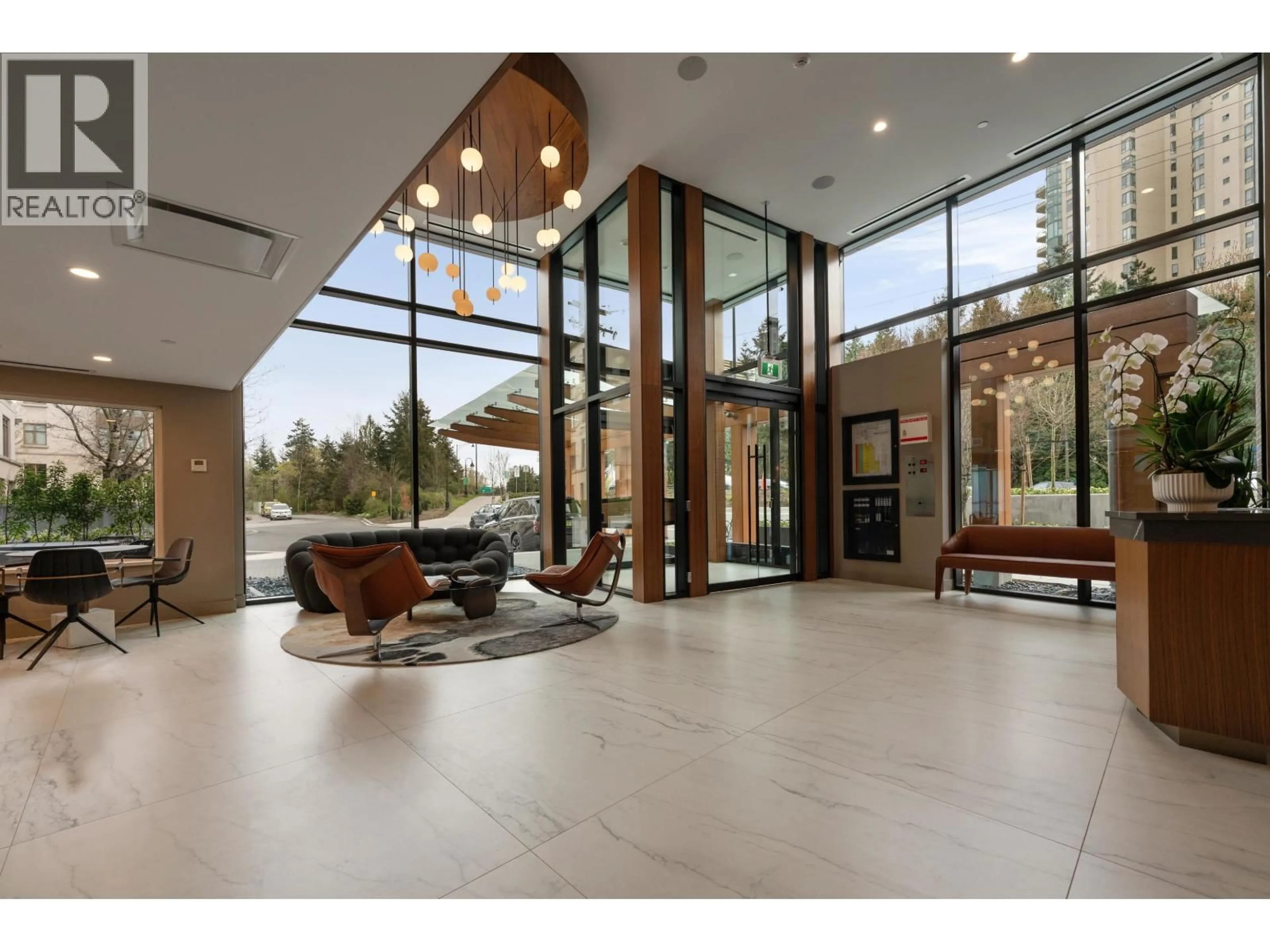 Indoor foyer for TH2 - 423 6TH STREET, West Vancouver British Columbia V7T0A1