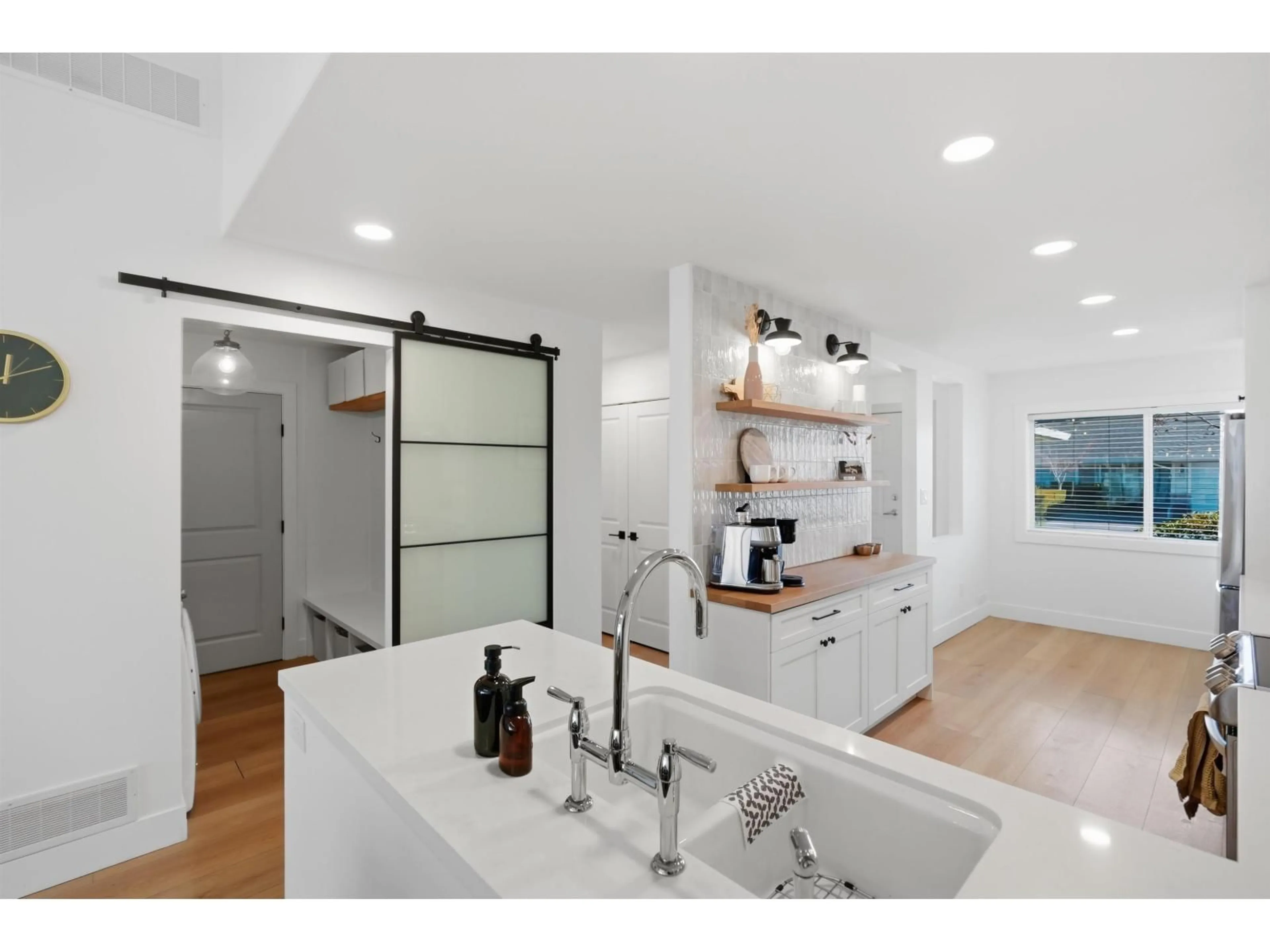 Open concept kitchen, ceramic/tile floor for 34 - 17516 4 AVENUE, Surrey British Columbia V3S0R9