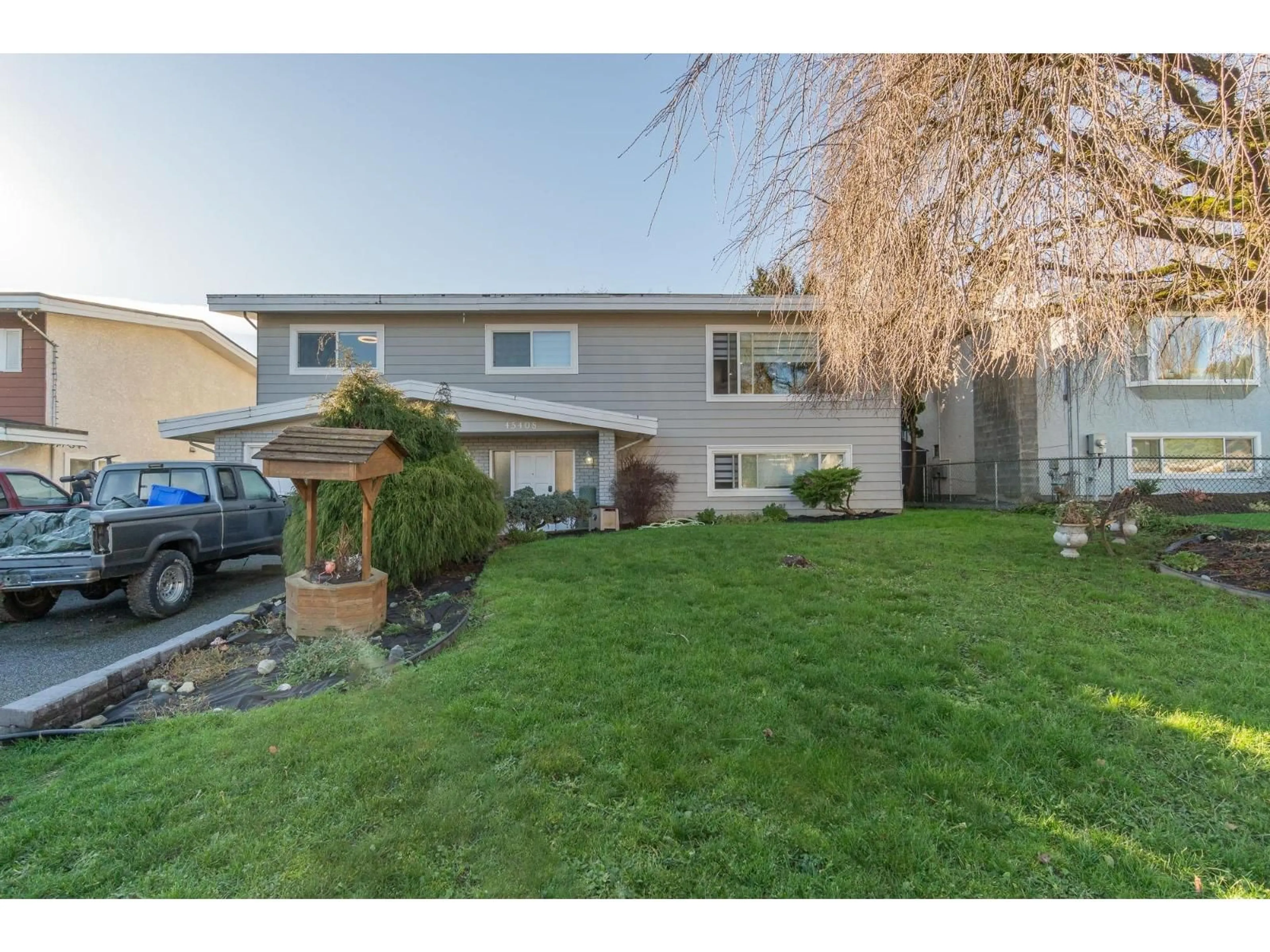A pic from outside/outdoor area/front of a property/back of a property/a pic from drone, street for 45408 SPARTAN CRESCENT, Chilliwack British Columbia V2P6V2