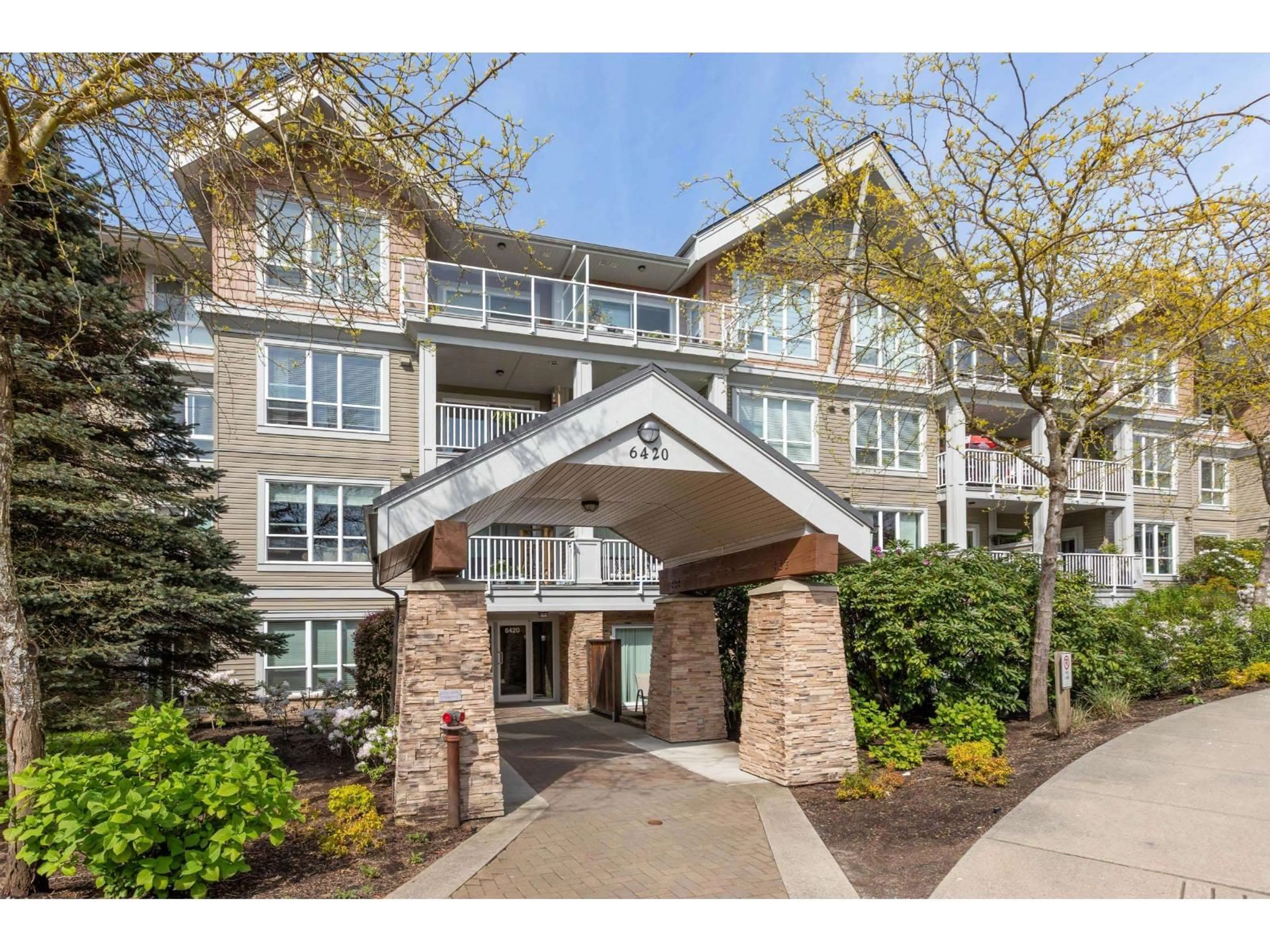 Indoor foyer for 311 - 6420 194 STREET, Surrey British Columbia V4N6J7