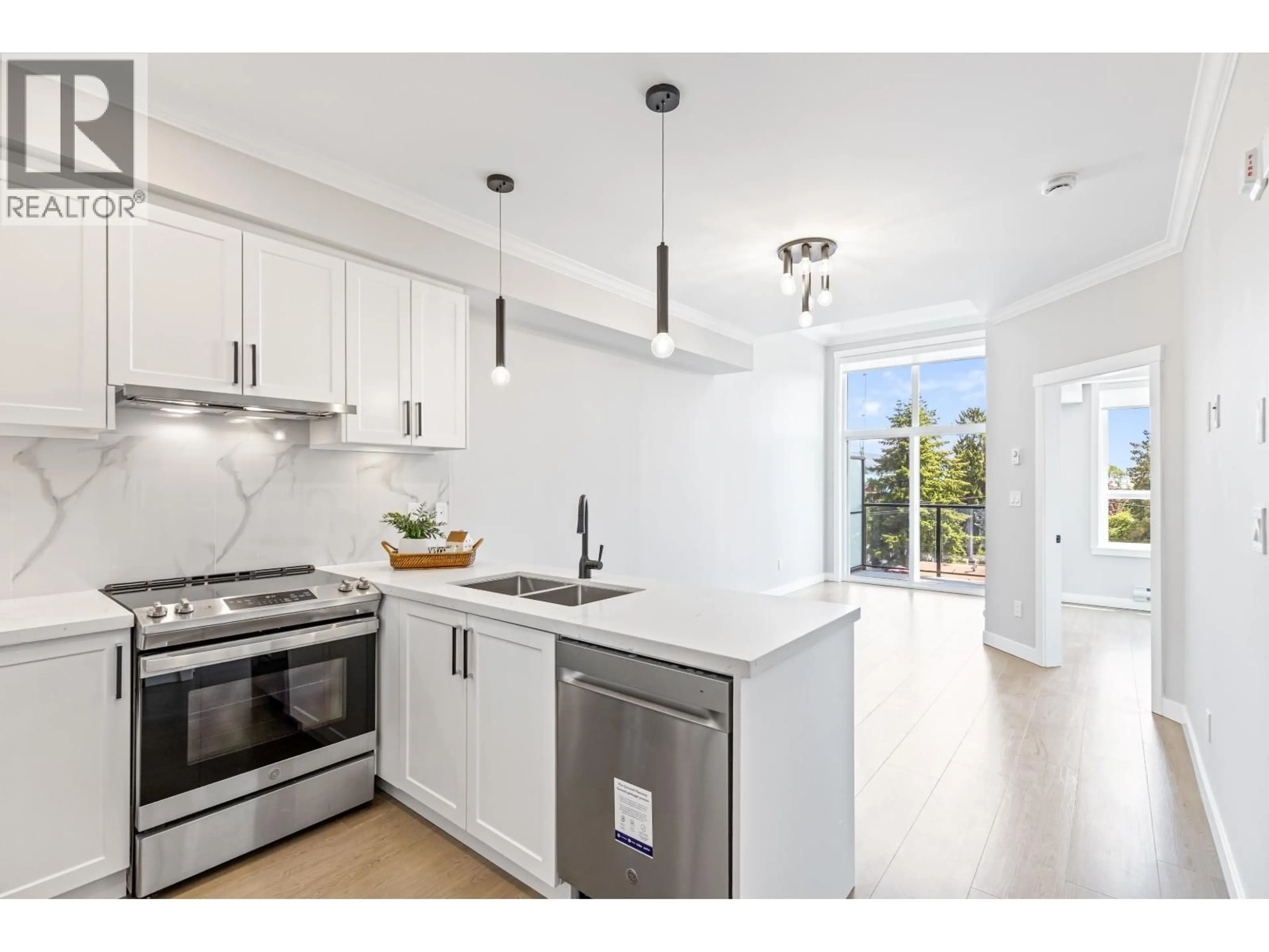 Open concept kitchen, ceramic/tile floor for 510 - 12109 223 STREET, Maple Ridge British Columbia V2X5Y6
