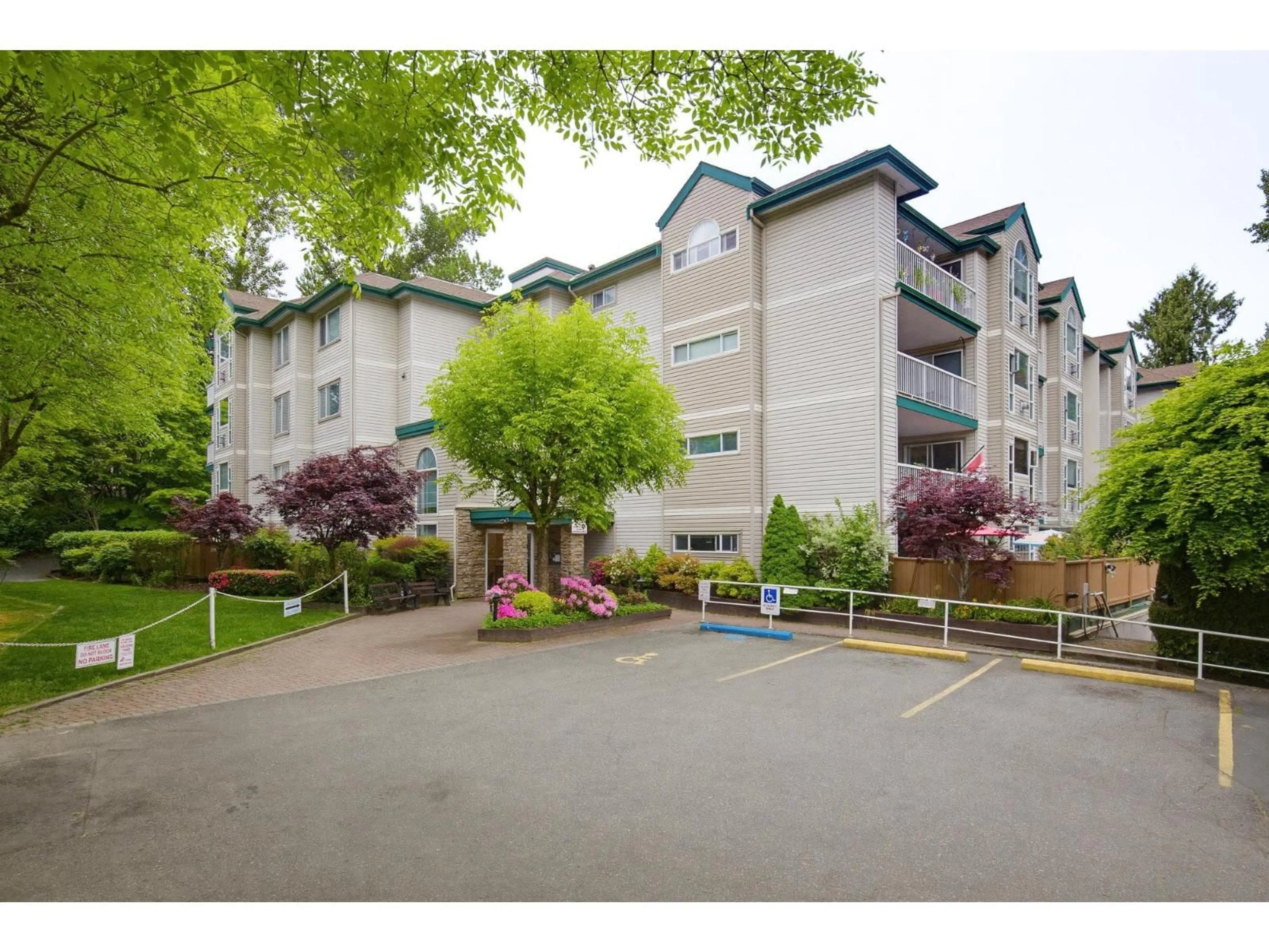 A pic from outside/outdoor area/front of a property/back of a property/a pic from drone, mountain view for 406 - 2963 NELSON PLACE, Abbotsford British Columbia V2S7L6