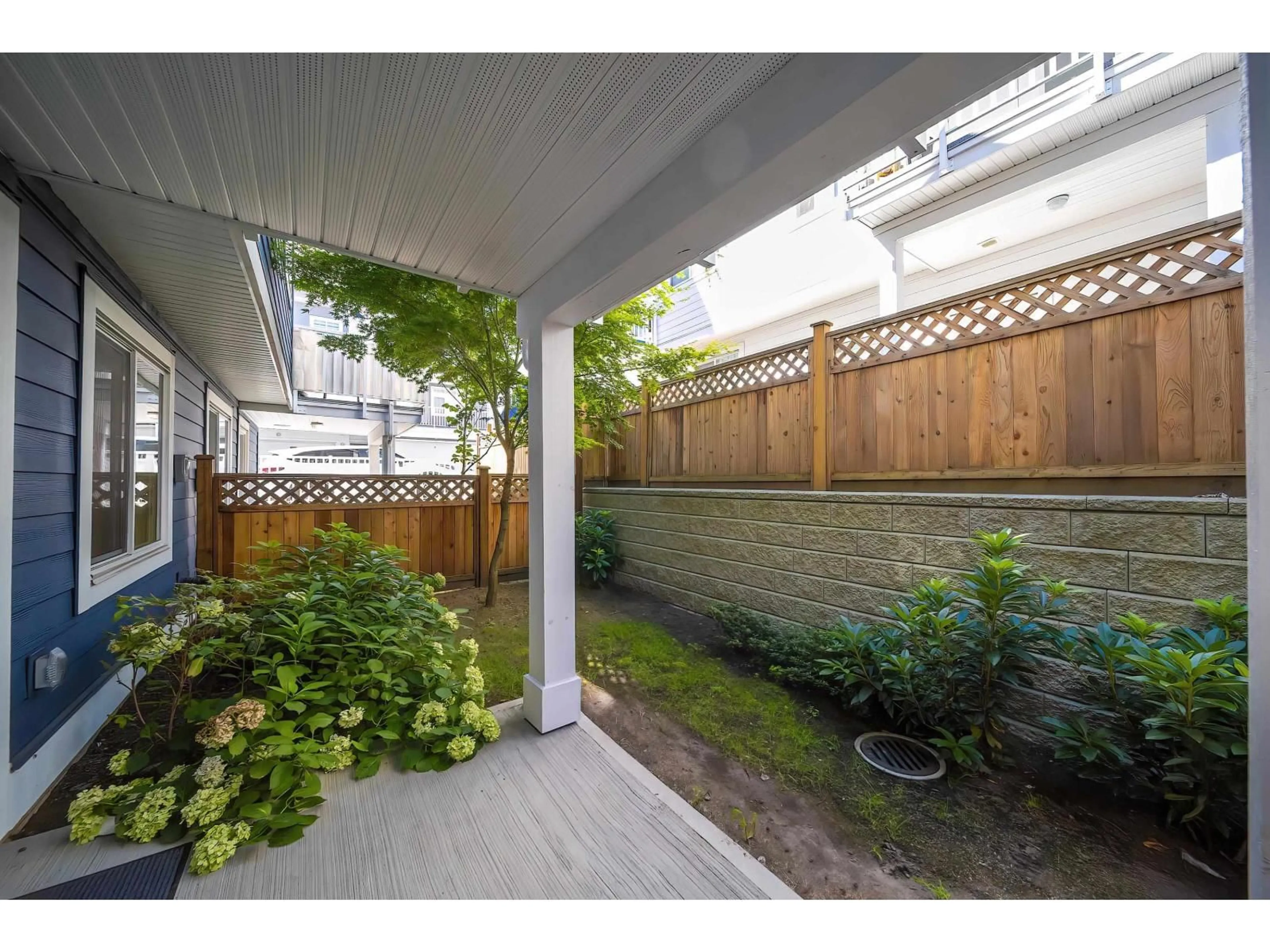 Patio, street for 26 - 9762 182A STREET, Surrey British Columbia V4N6W5