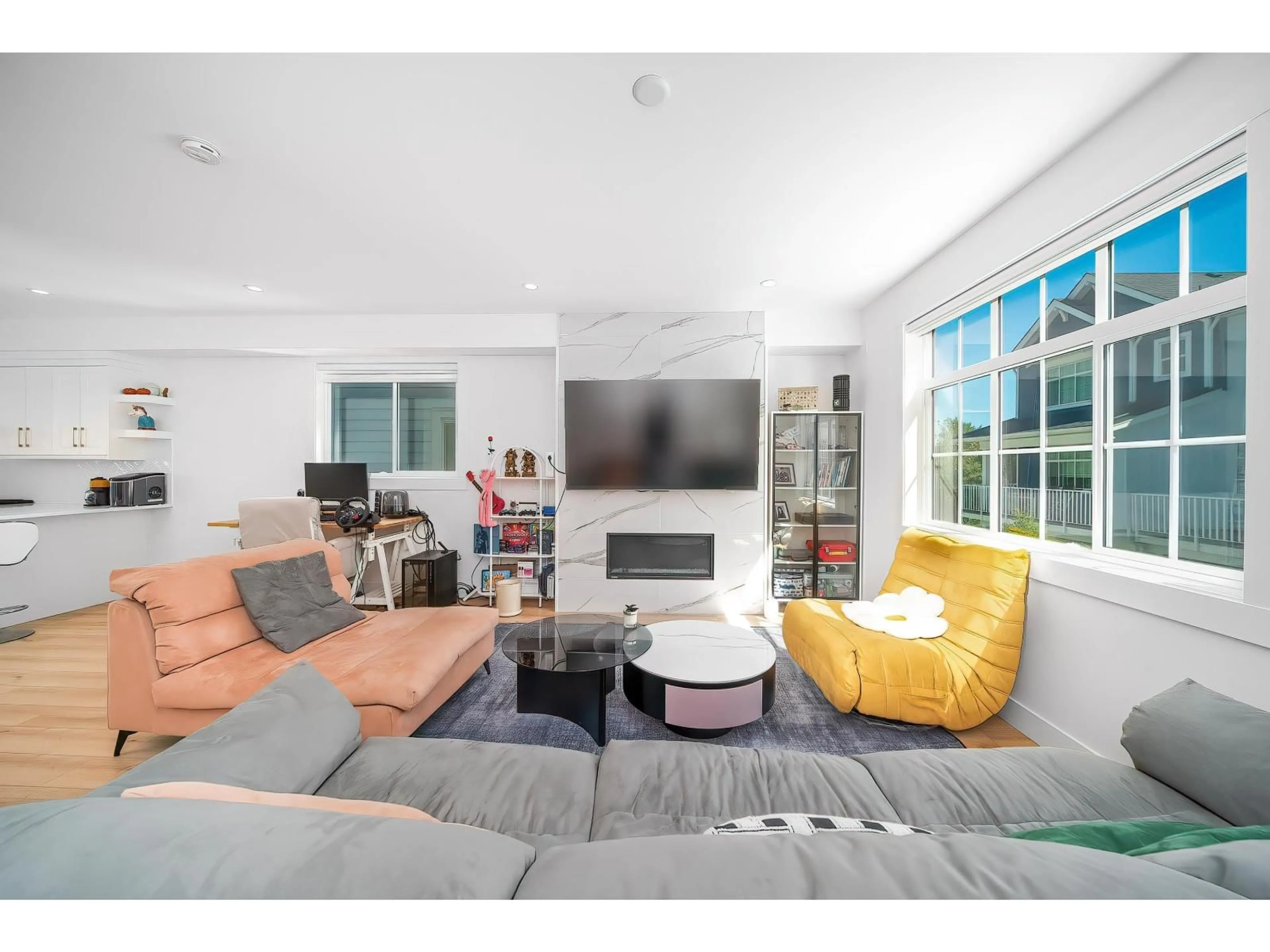 Living room with furniture, unknown for 26 - 9762 182A STREET, Surrey British Columbia V4N6W5