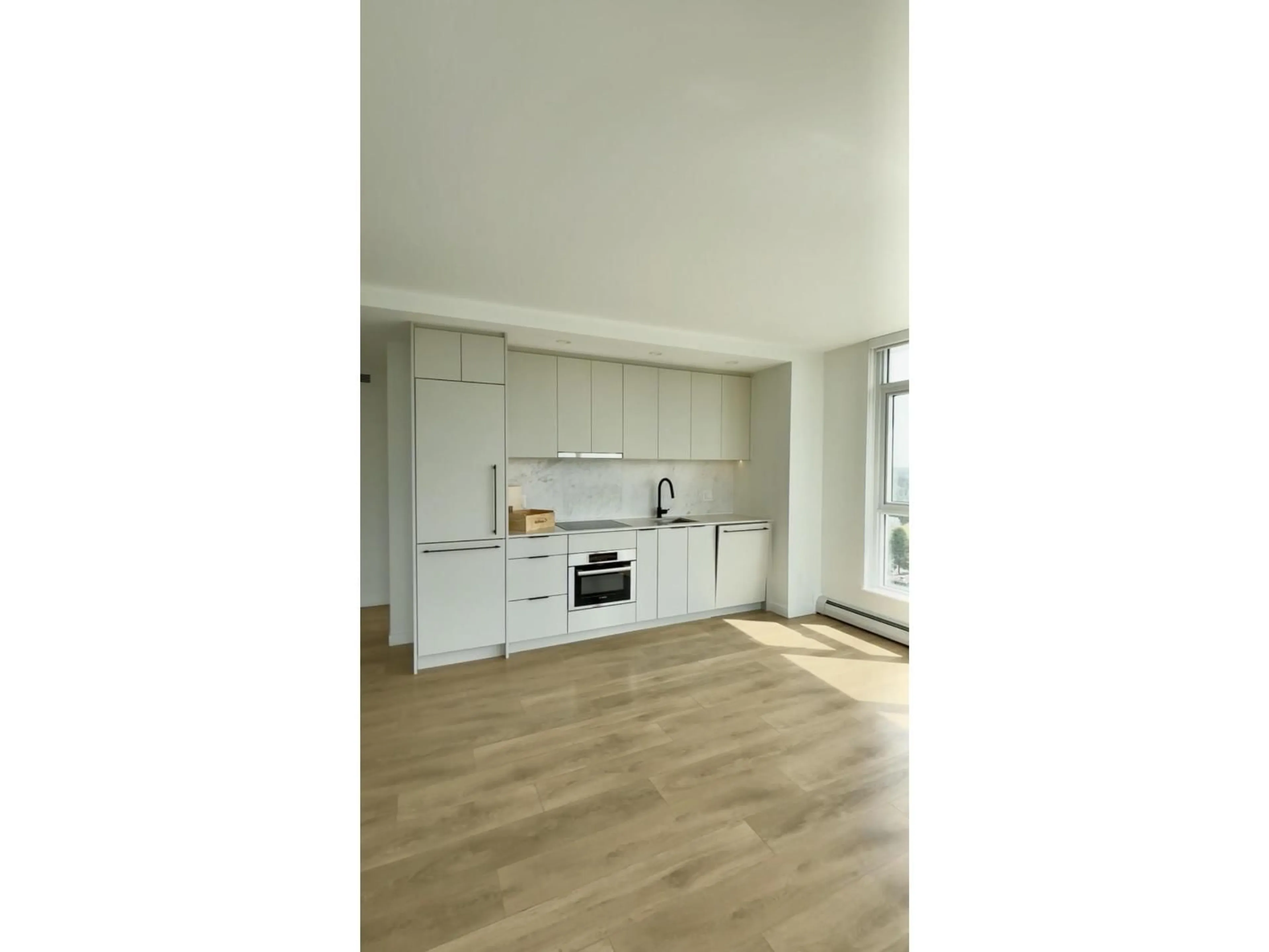 Unknown for 1708 - 13685 102 AVENUE, Surrey British Columbia V3T1N7
