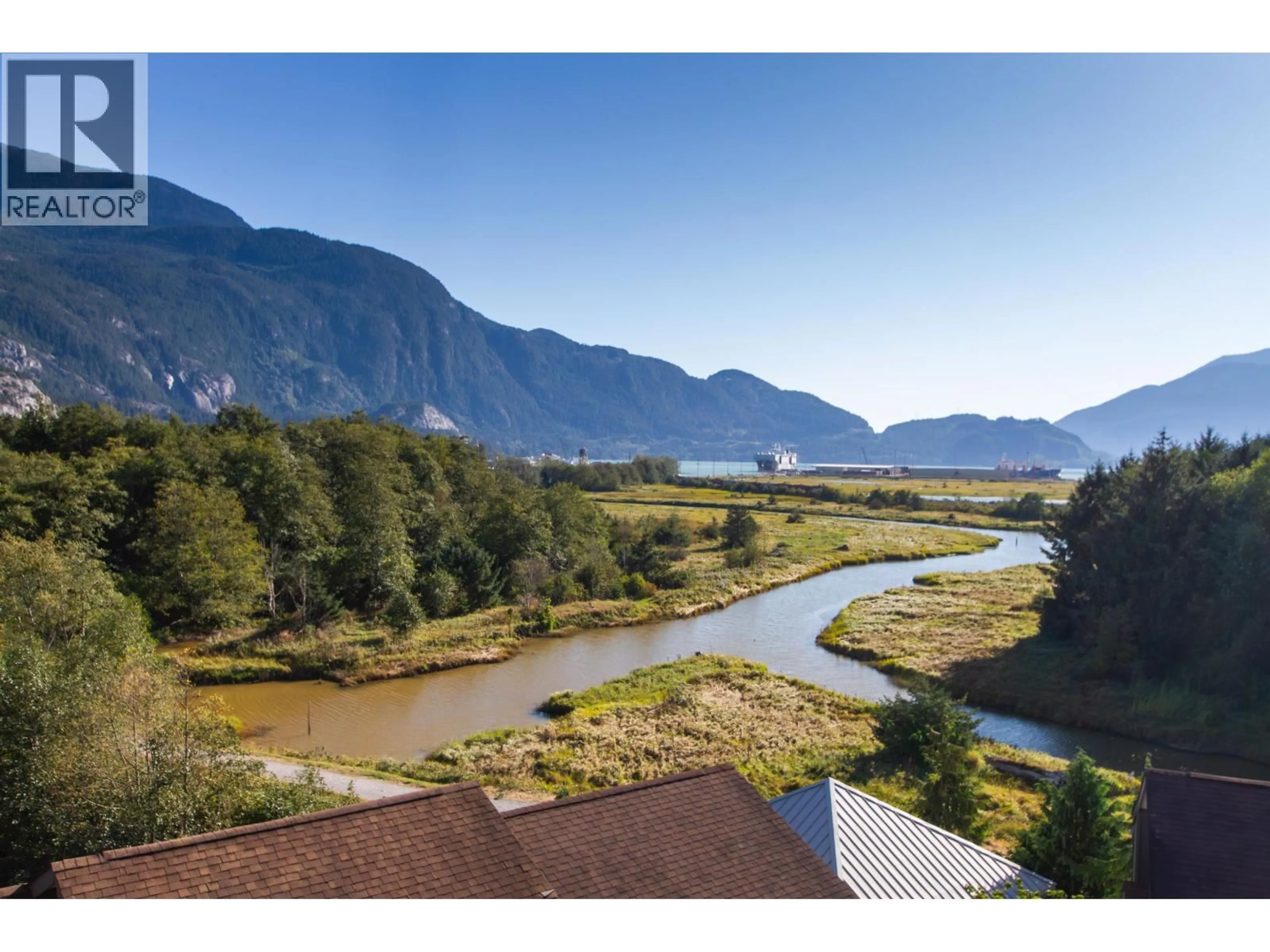 A pic from outside/outdoor area/front of a property/back of a property/a pic from drone, water/lake/river/ocean view for 601 - 1212 MAIN STREET, Squamish British Columbia V8B0P3