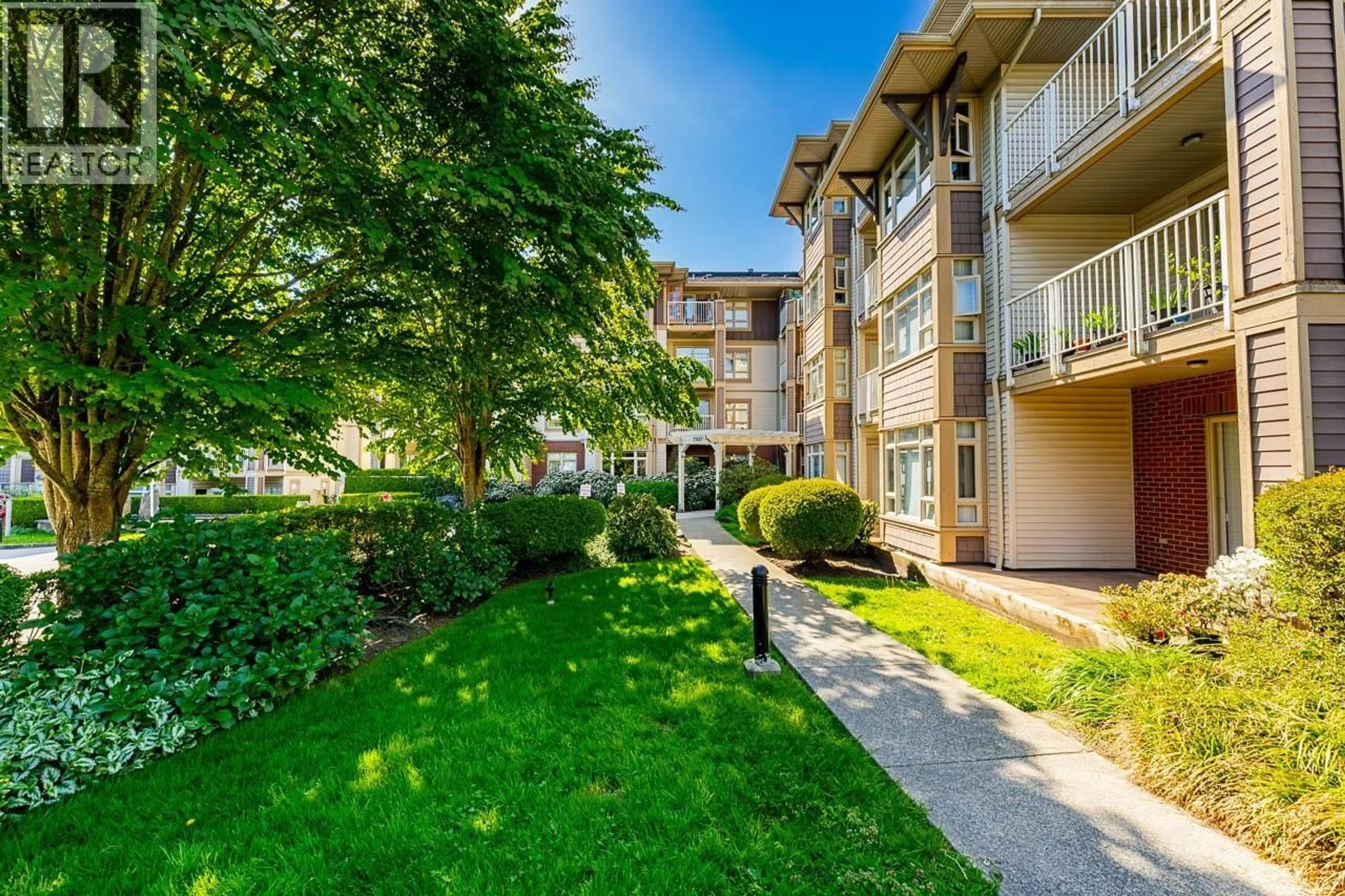 Patio, unknown for 310 - 7337 MACPHERSON AVENUE, Burnaby British Columbia V5J0A9