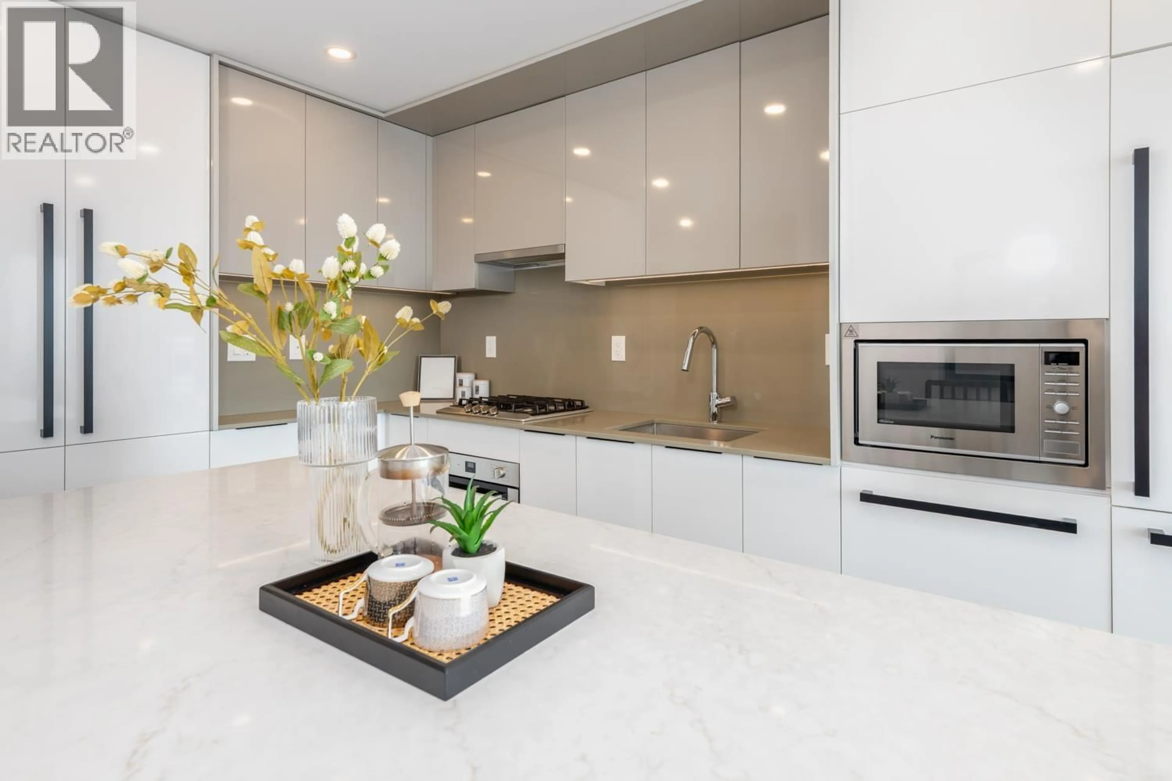 Contemporary kitchen, ceramic/tile floor for 2103 - 4711 HAZEL STREET, Burnaby British Columbia V5H0J9