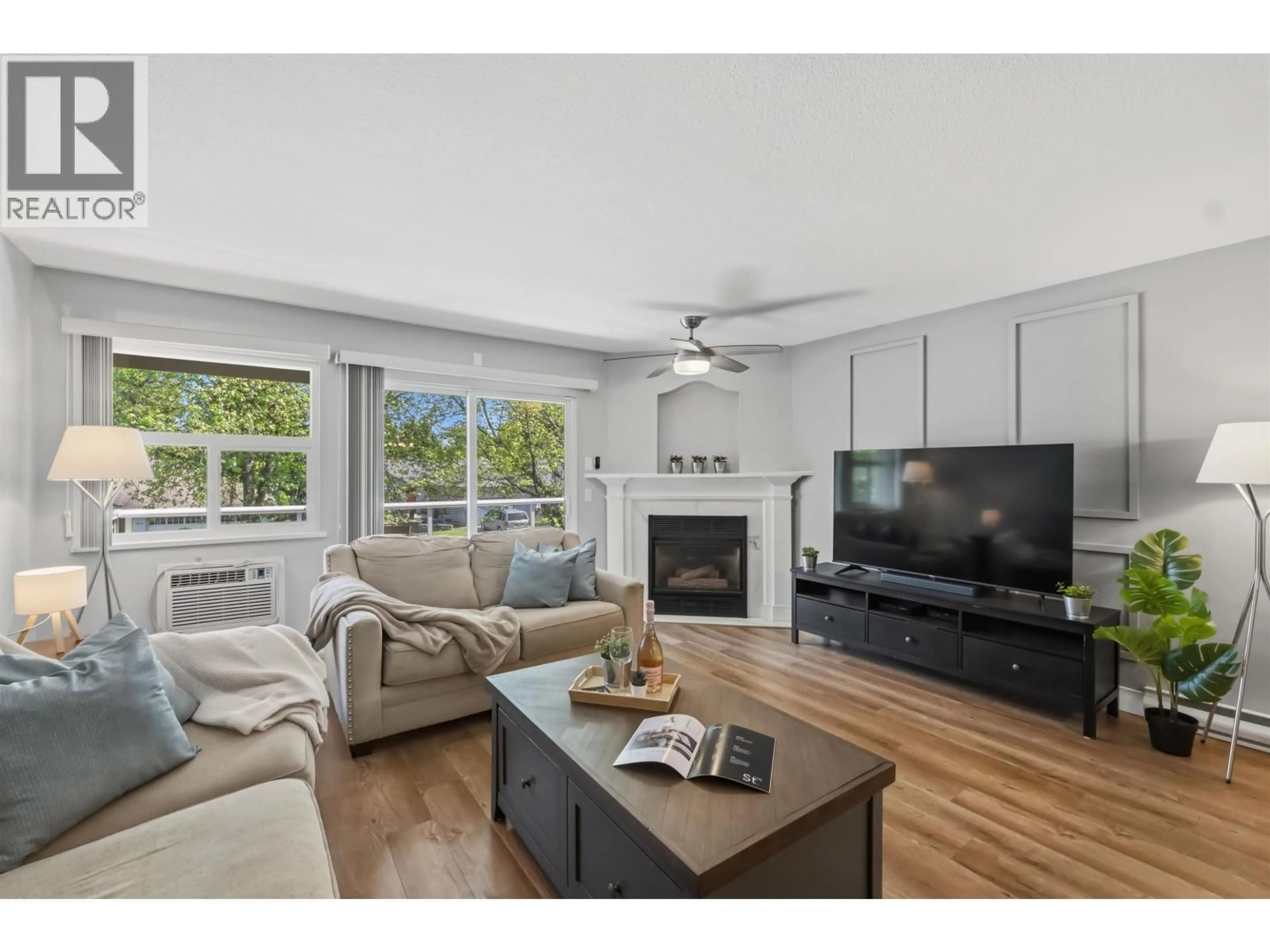 Living room with furniture, wood/laminate floor for 5 - 12071 232B STREET, Maple Ridge British Columbia V2X0Z7