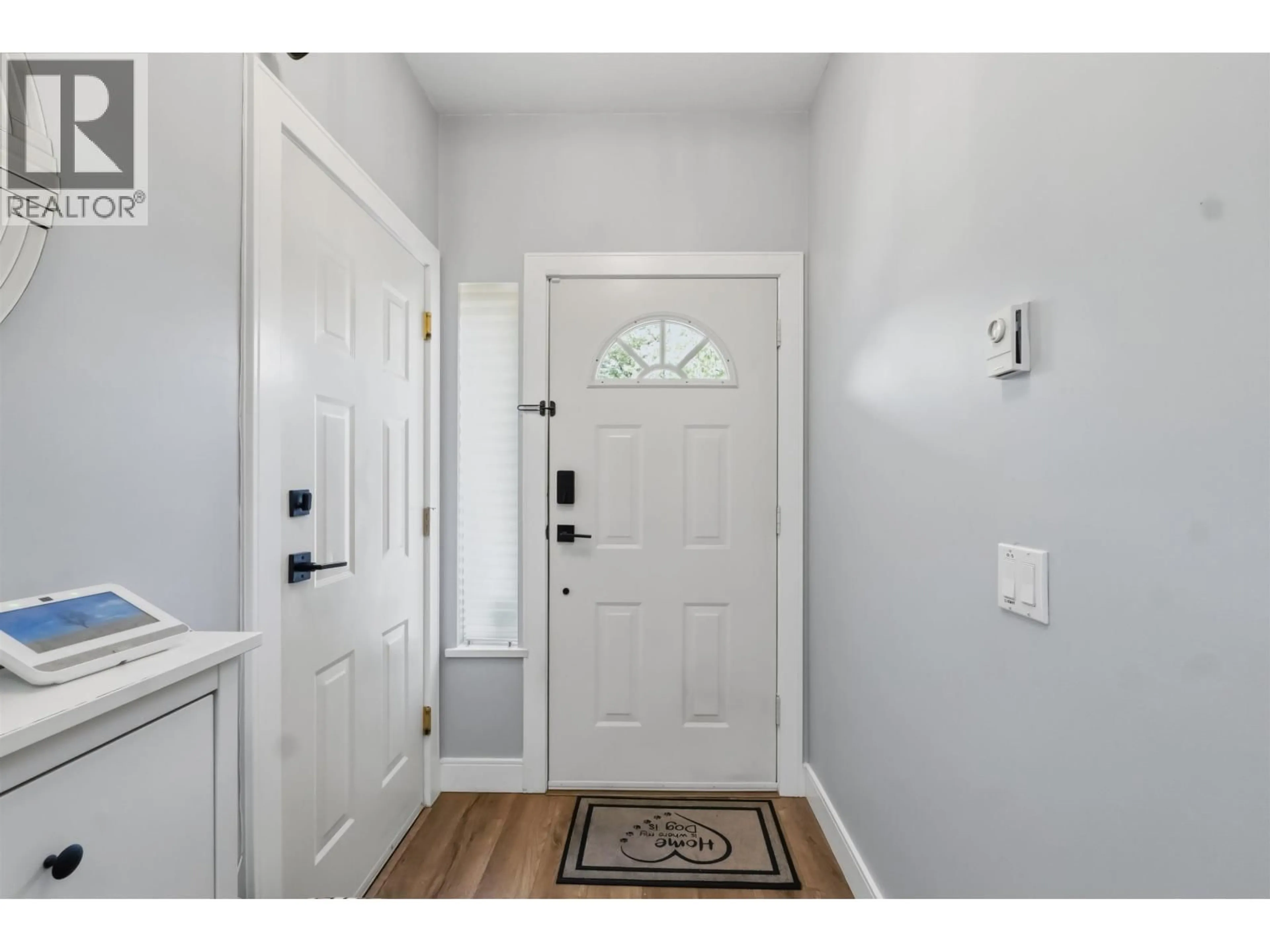 Indoor entryway for 5 - 12071 232B STREET, Maple Ridge British Columbia V2X0Z7