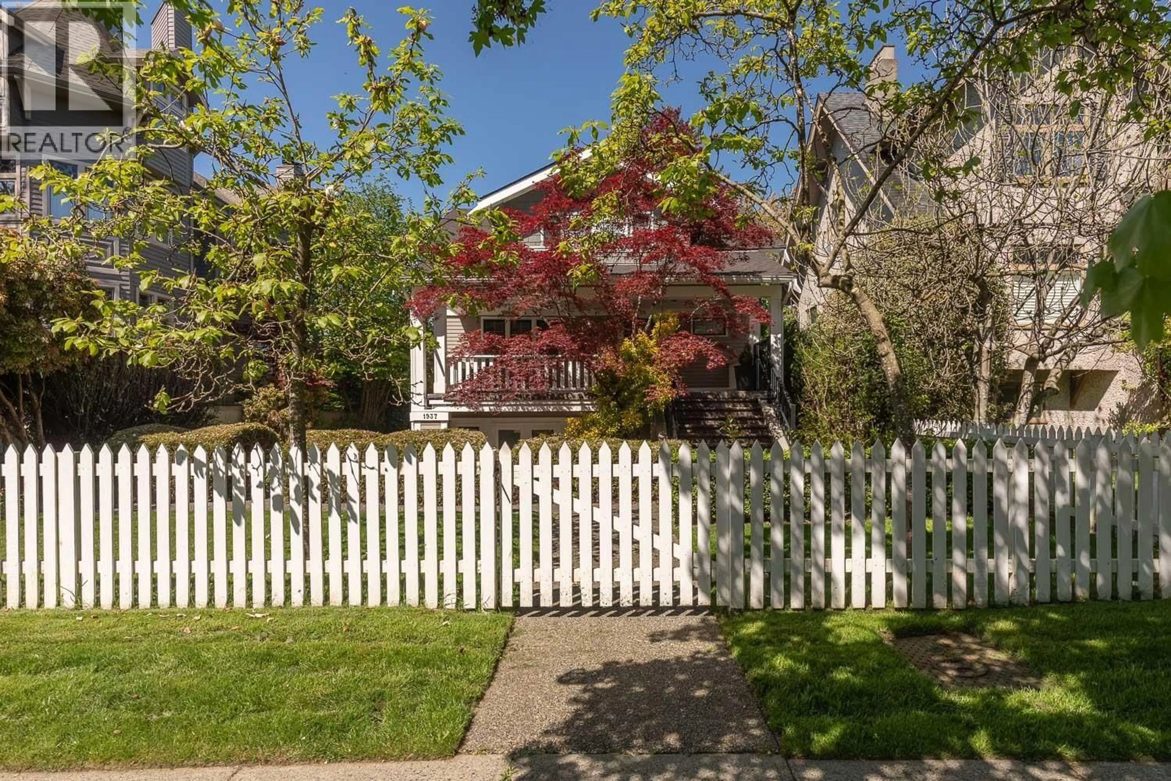A pic from outside/outdoor area/front of a property/back of a property/a pic from drone, street for 1935 12TH AVENUE, Vancouver British Columbia V6J2G1