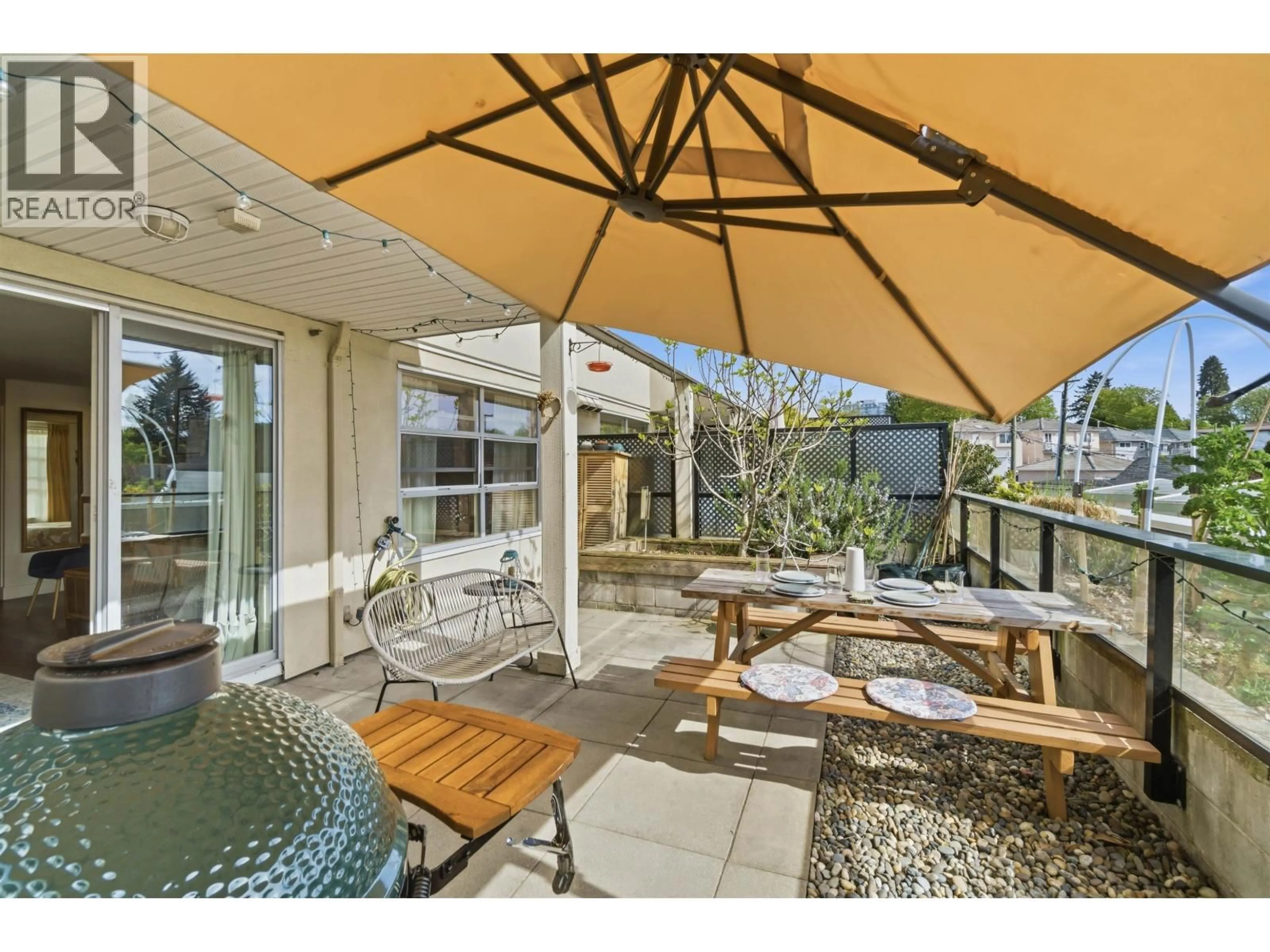 Patio, street for 212 - 4338 COMMERCIAL STREET, Vancouver British Columbia V5N4G6