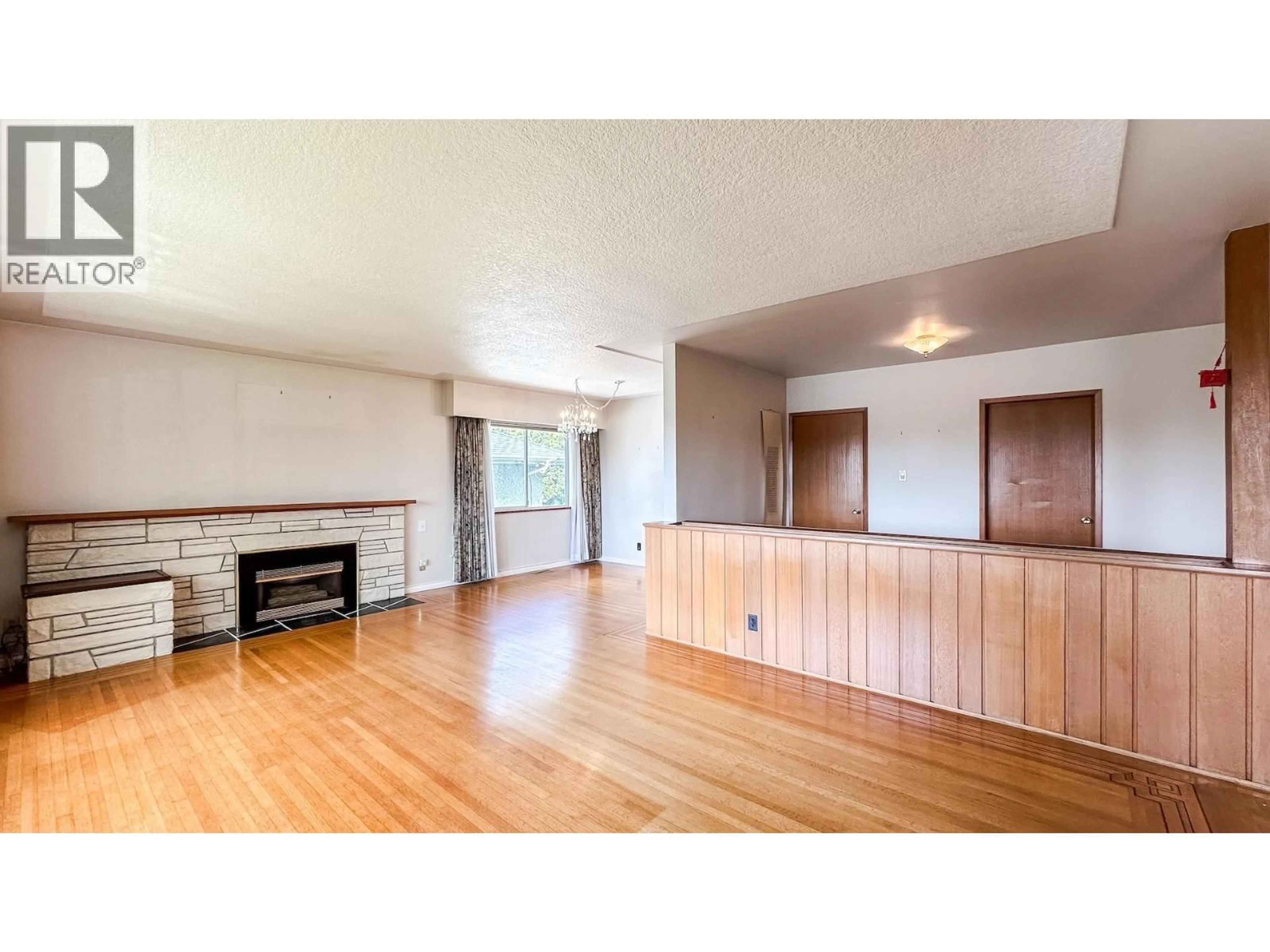 A pic of a room for 6167 BROADWAY, Burnaby British Columbia V5B2Y3