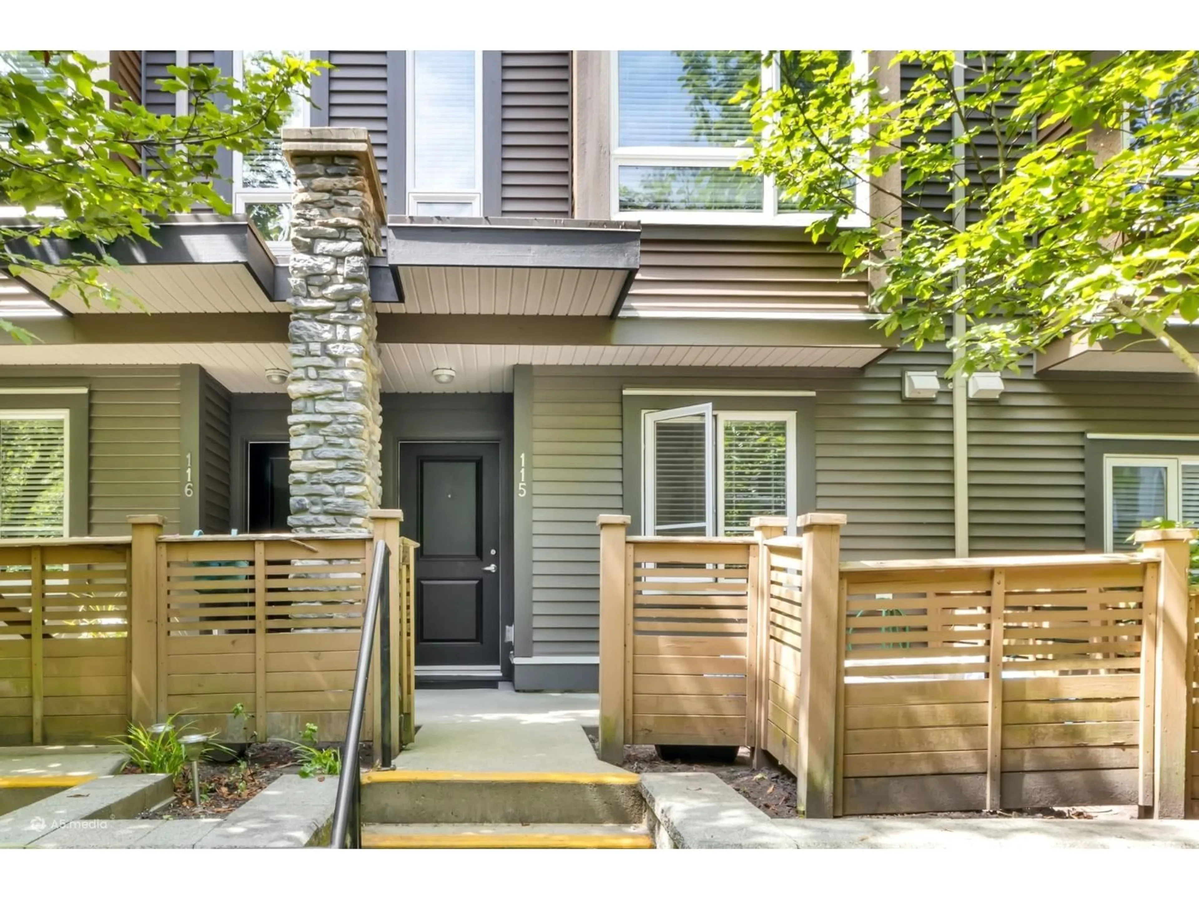 Indoor entryway for 115 - 5888 144 STREET, Surrey British Columbia V3Z0G8