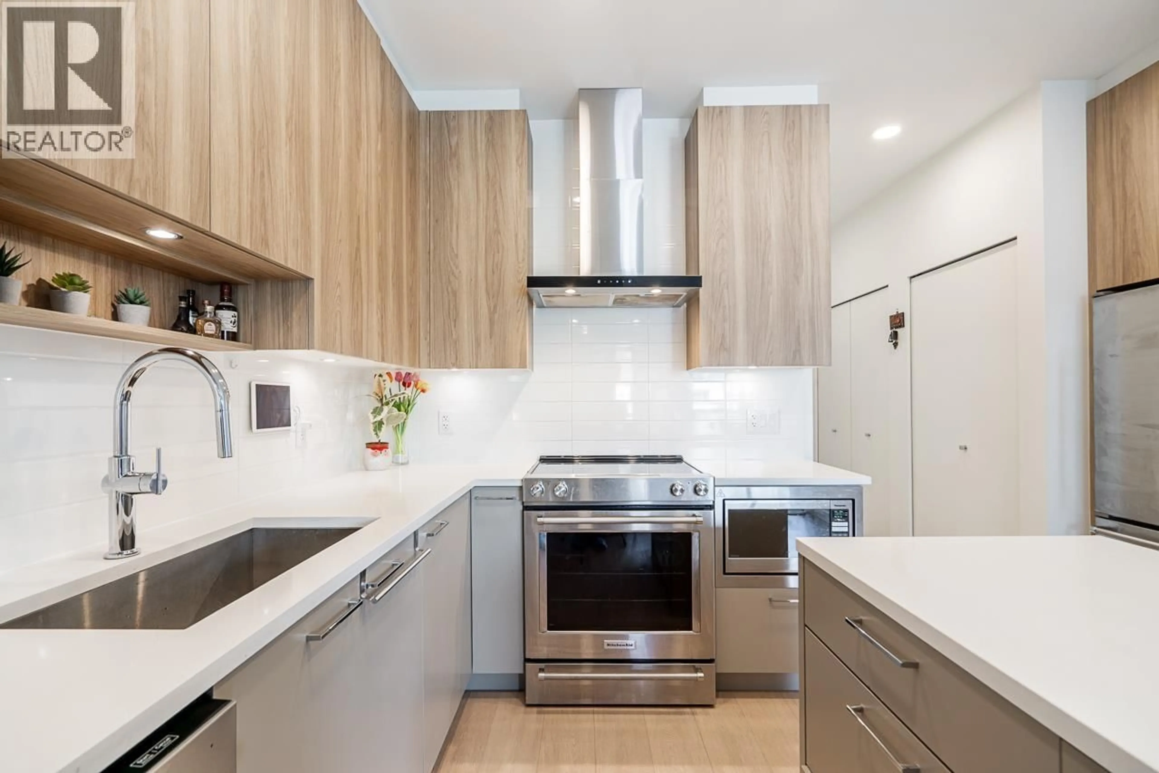 Contemporary kitchen, unknown for 207 - 7599 15TH STREET, Burnaby British Columbia V3N0H9