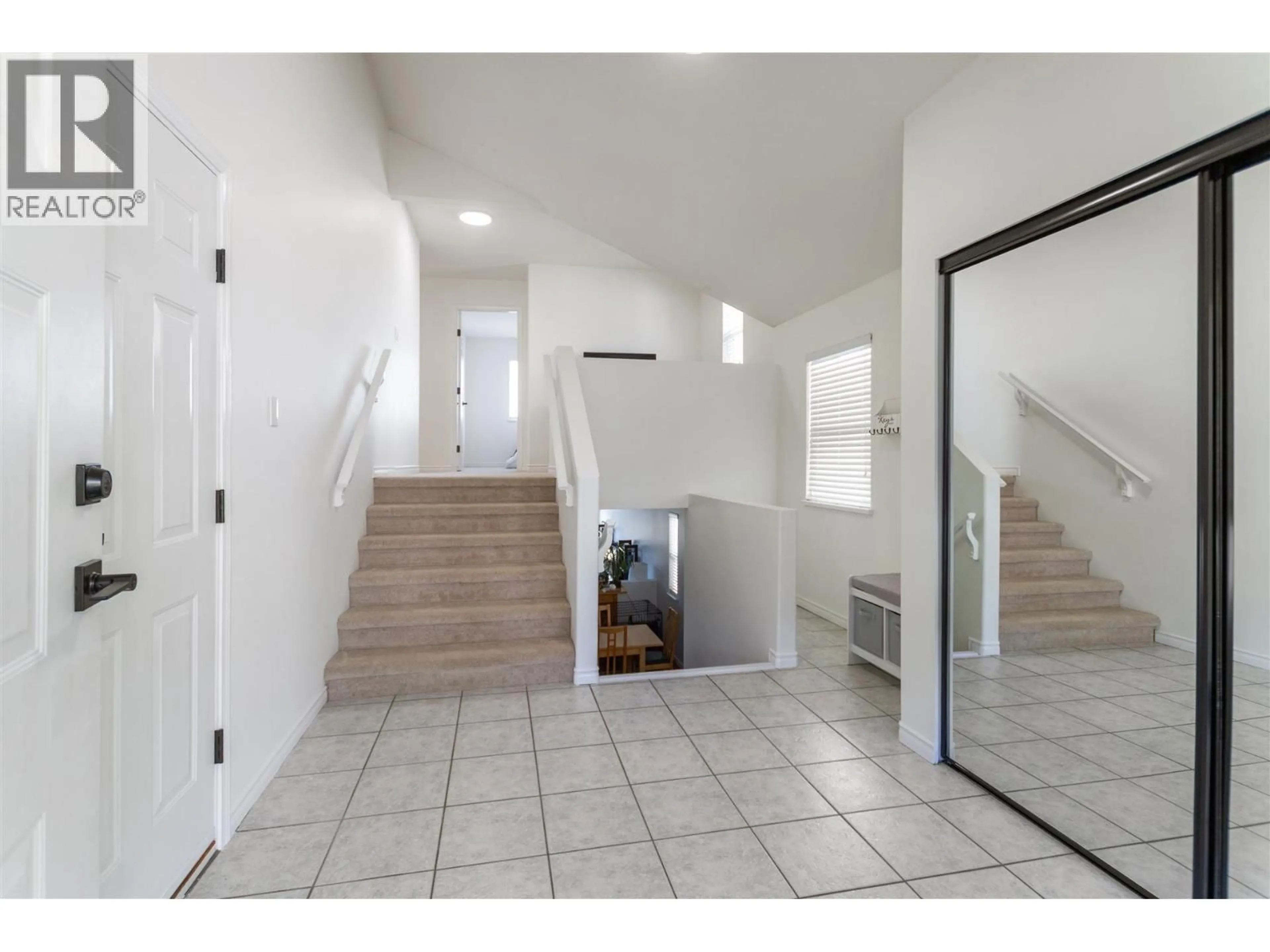 Indoor foyer for 5 - 1615 SHAUGHNESSY STREET, Port Coquitlam British Columbia V3C6K9