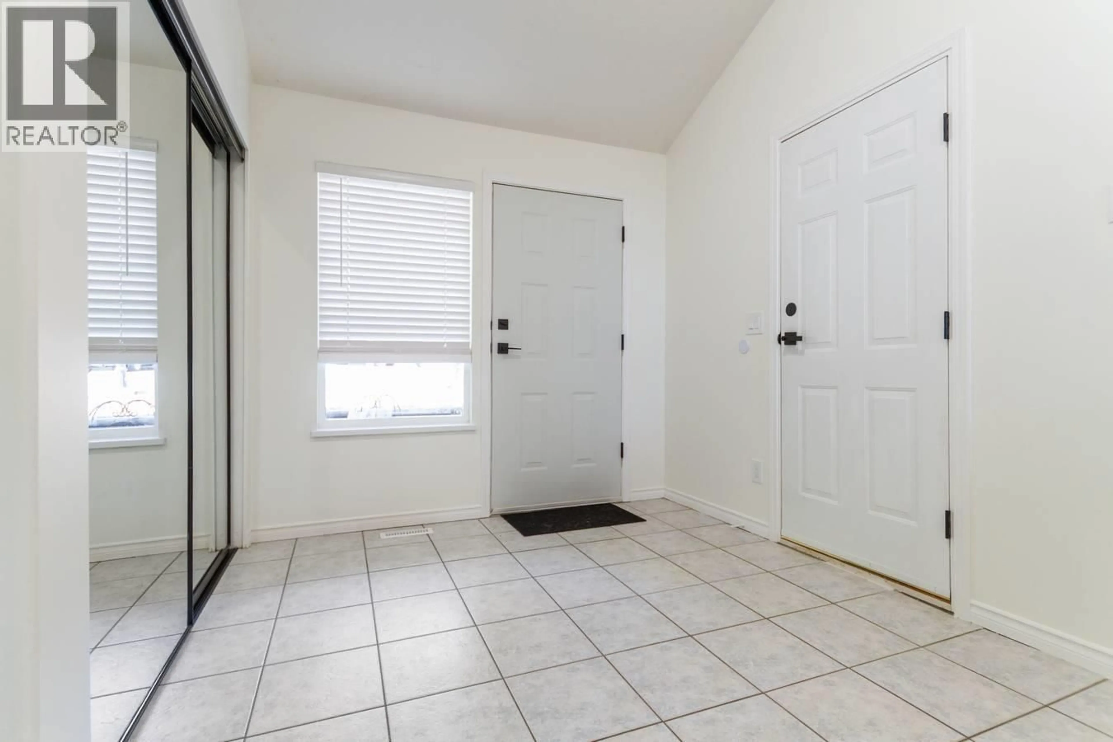 Indoor entryway for 5 - 1615 SHAUGHNESSY STREET, Port Coquitlam British Columbia V3C6K9