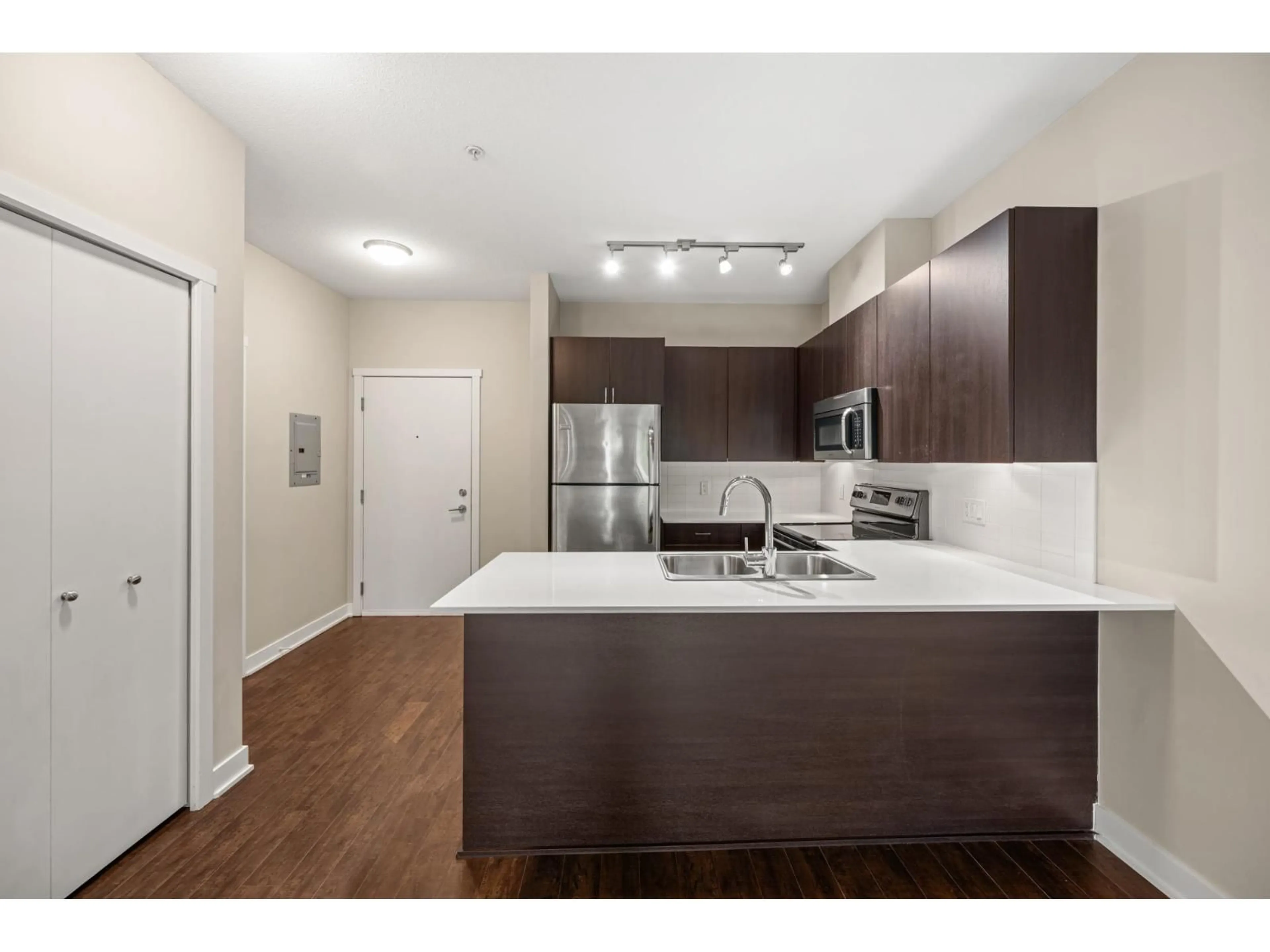 Standard kitchen, unknown for 305 - 20460 DOUGLAS CRESCENT, Langley British Columbia V3A0C6