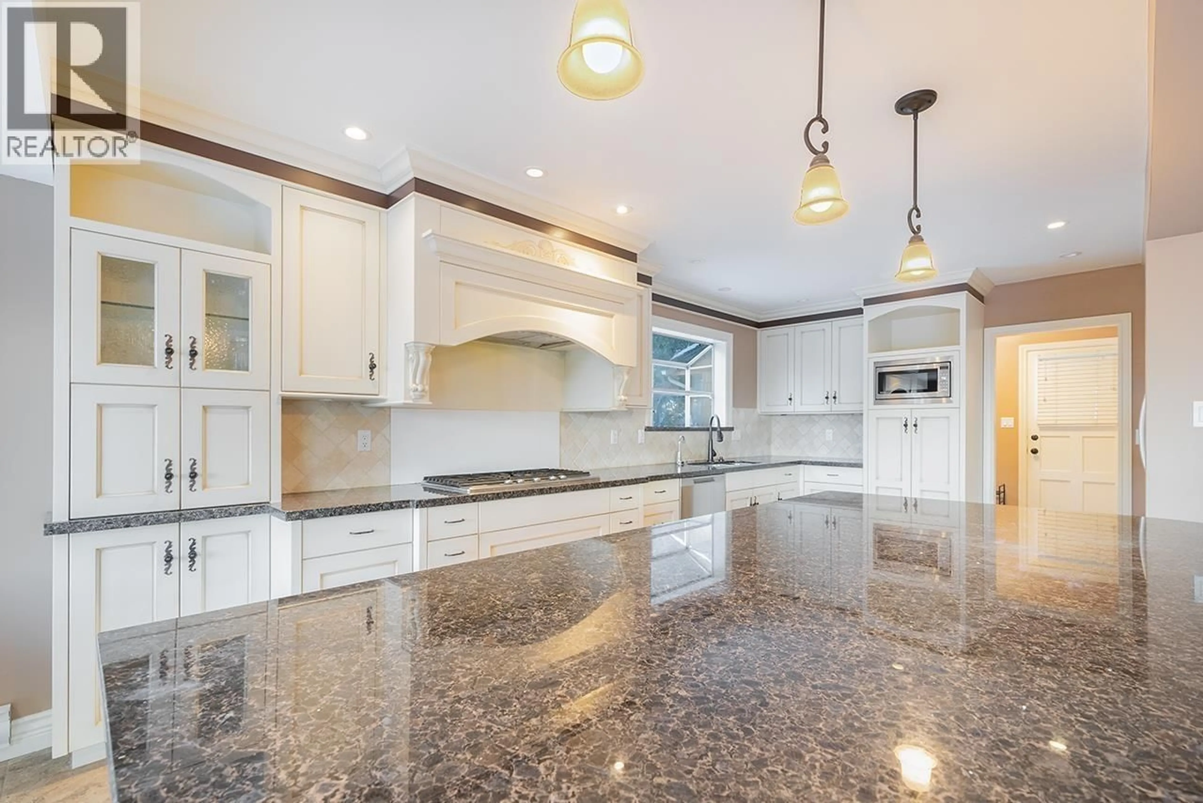 Open concept kitchen, ceramic/tile floor for 870 GREENWOOD ROAD, West Vancouver British Columbia V7S1X7
