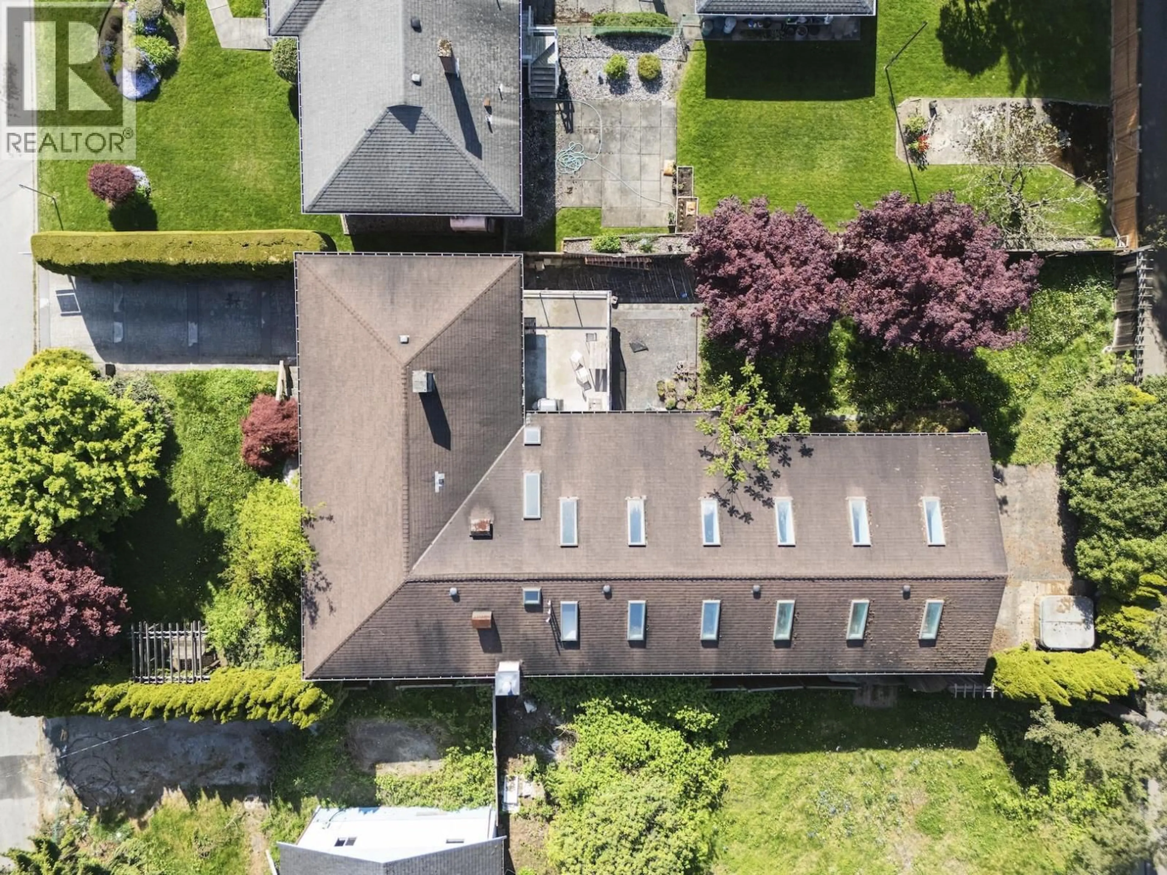 A pic from outside/outdoor area/front of a property/back of a property/a pic from drone, unknown for 619 HARRISON AVENUE, Coquitlam British Columbia V3J3Z6
