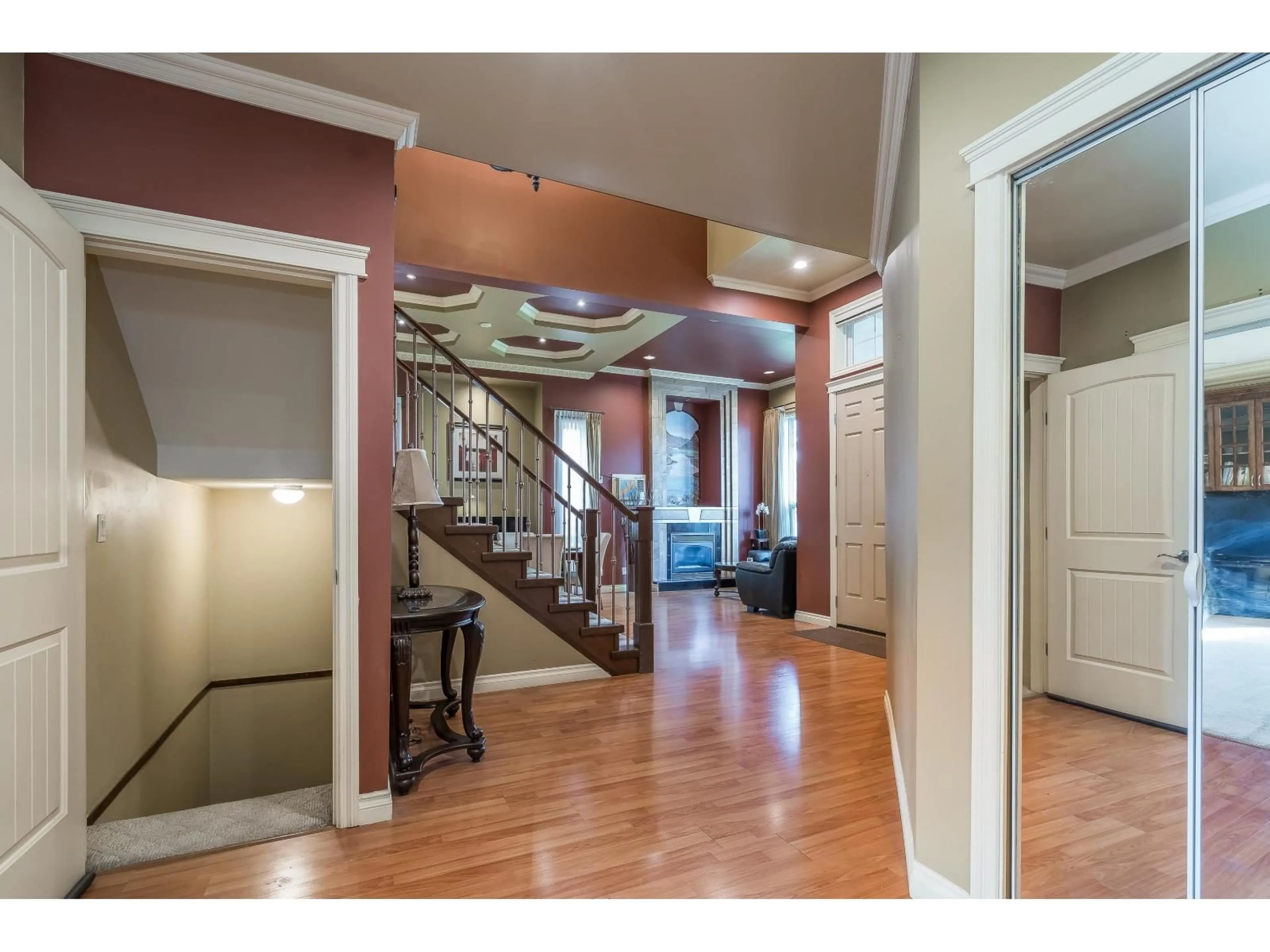 Indoor foyer for 7625 151A STREET, Surrey British Columbia V3S5P1