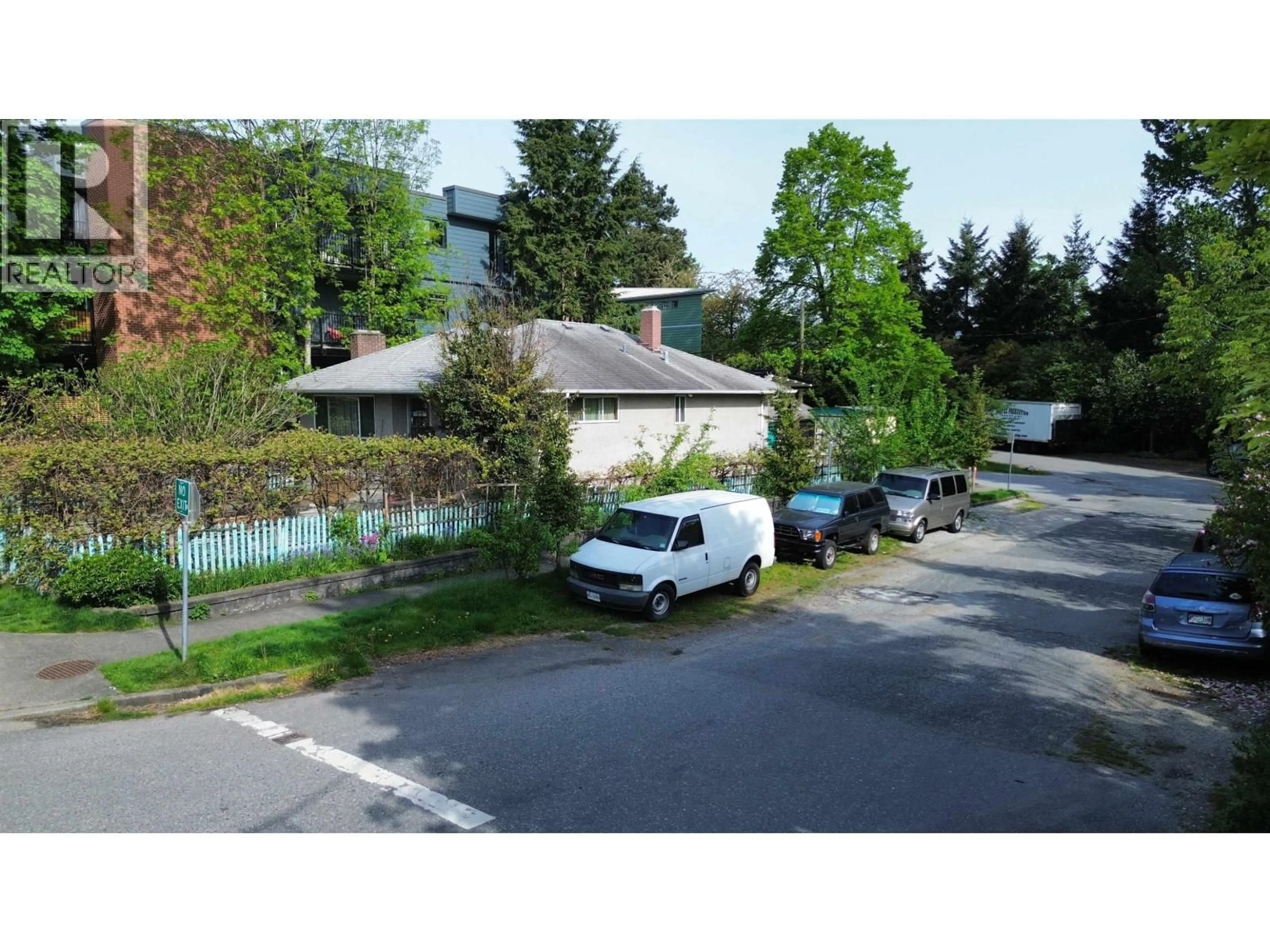 Parking for 1385 7TH AVENUE, Vancouver British Columbia V5N1R6