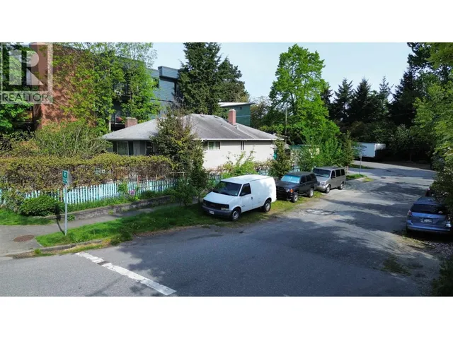 1385 7TH AVENUE, Vancouver 5