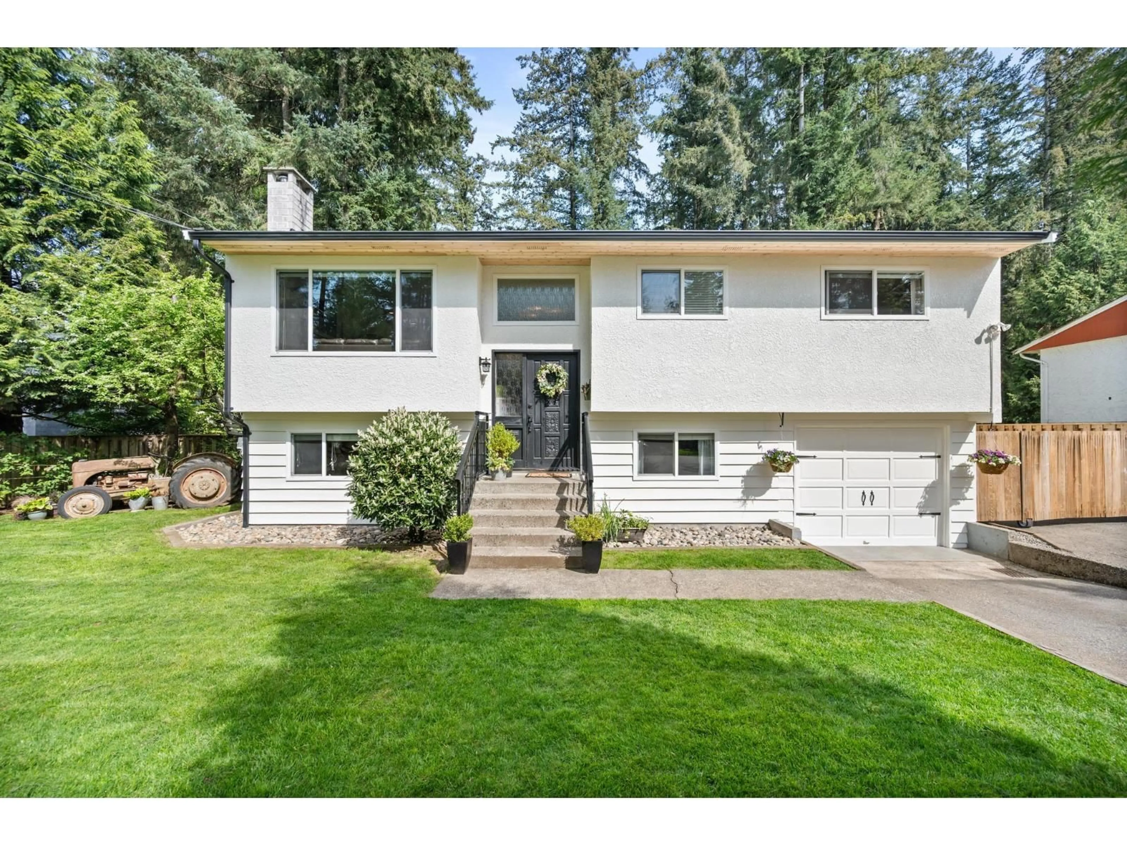 Home with vinyl exterior material, unknown for 3922 202A STREET, Langley British Columbia V3A1T2