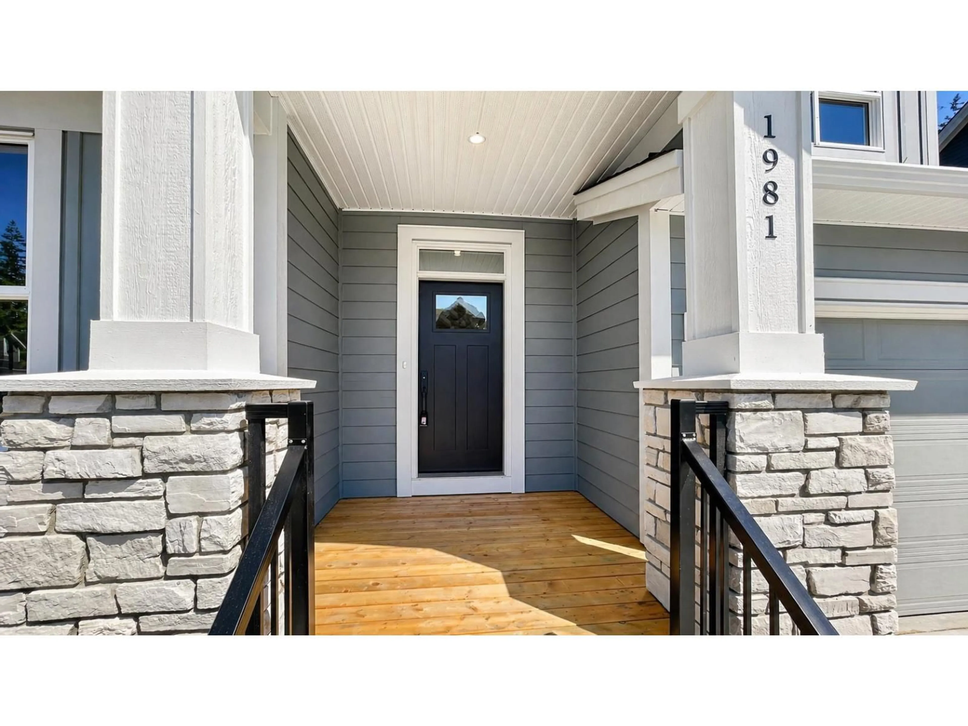 Indoor entryway for 1981 SPARROW HAWK PLACE, Agassiz British Columbia V0M1A1