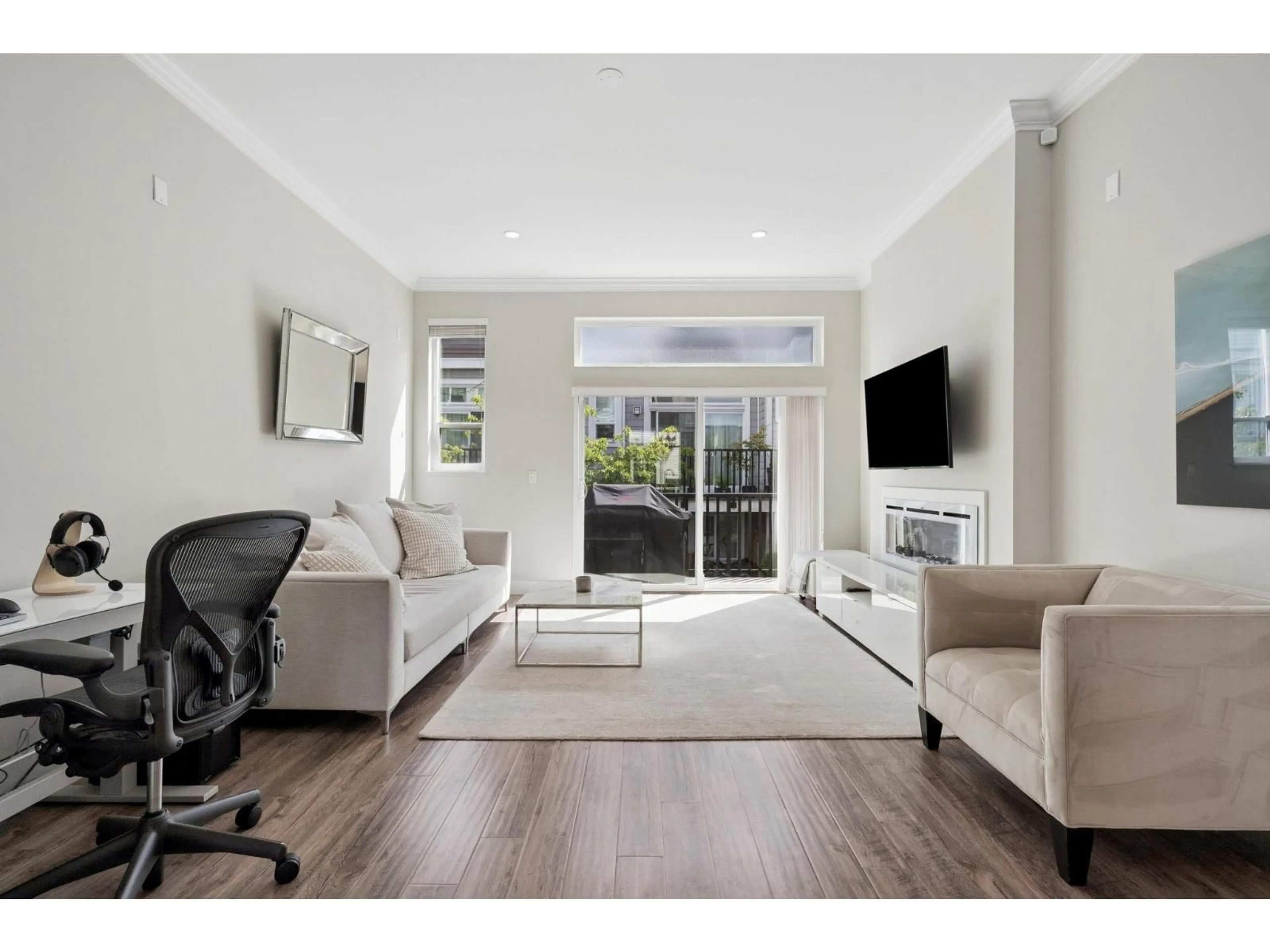 Living room with furniture, unknown for 16 - 2528 156 STREET, Surrey British Columbia V4P0E7