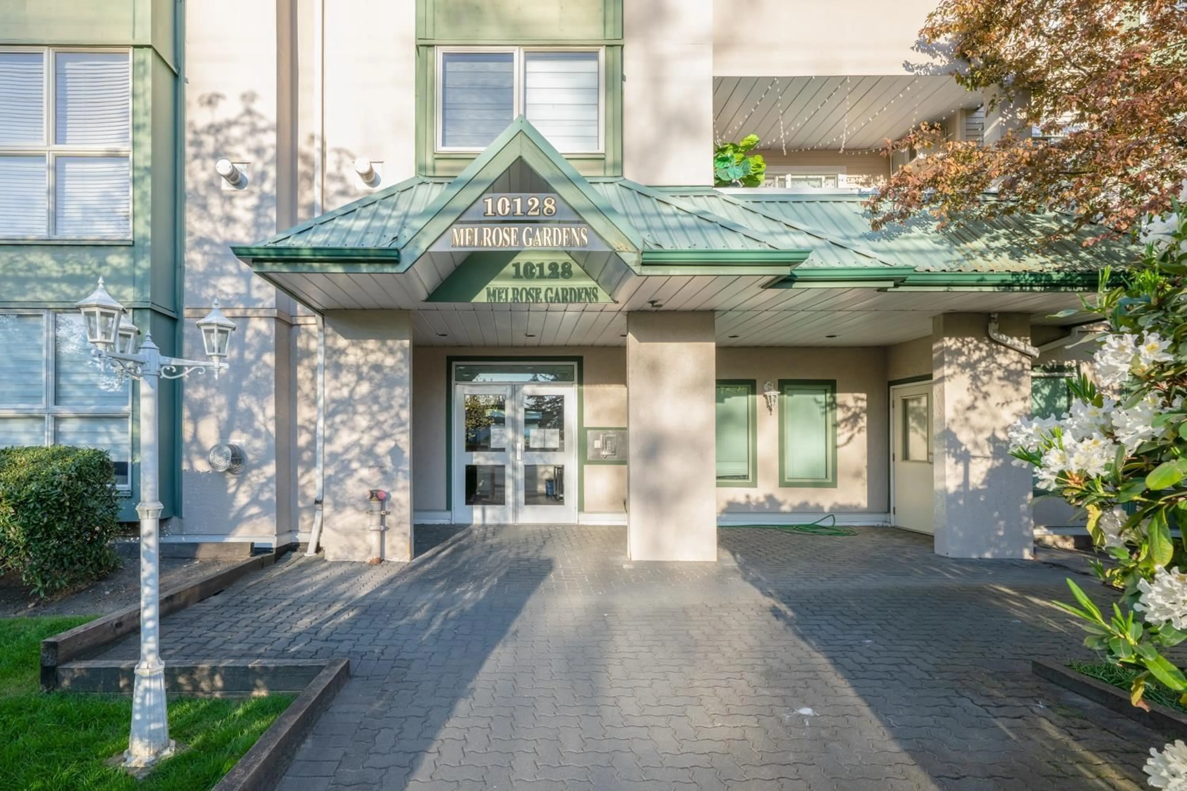 Indoor foyer for 313 - 10128 132 STREET, Surrey British Columbia V3T3T5