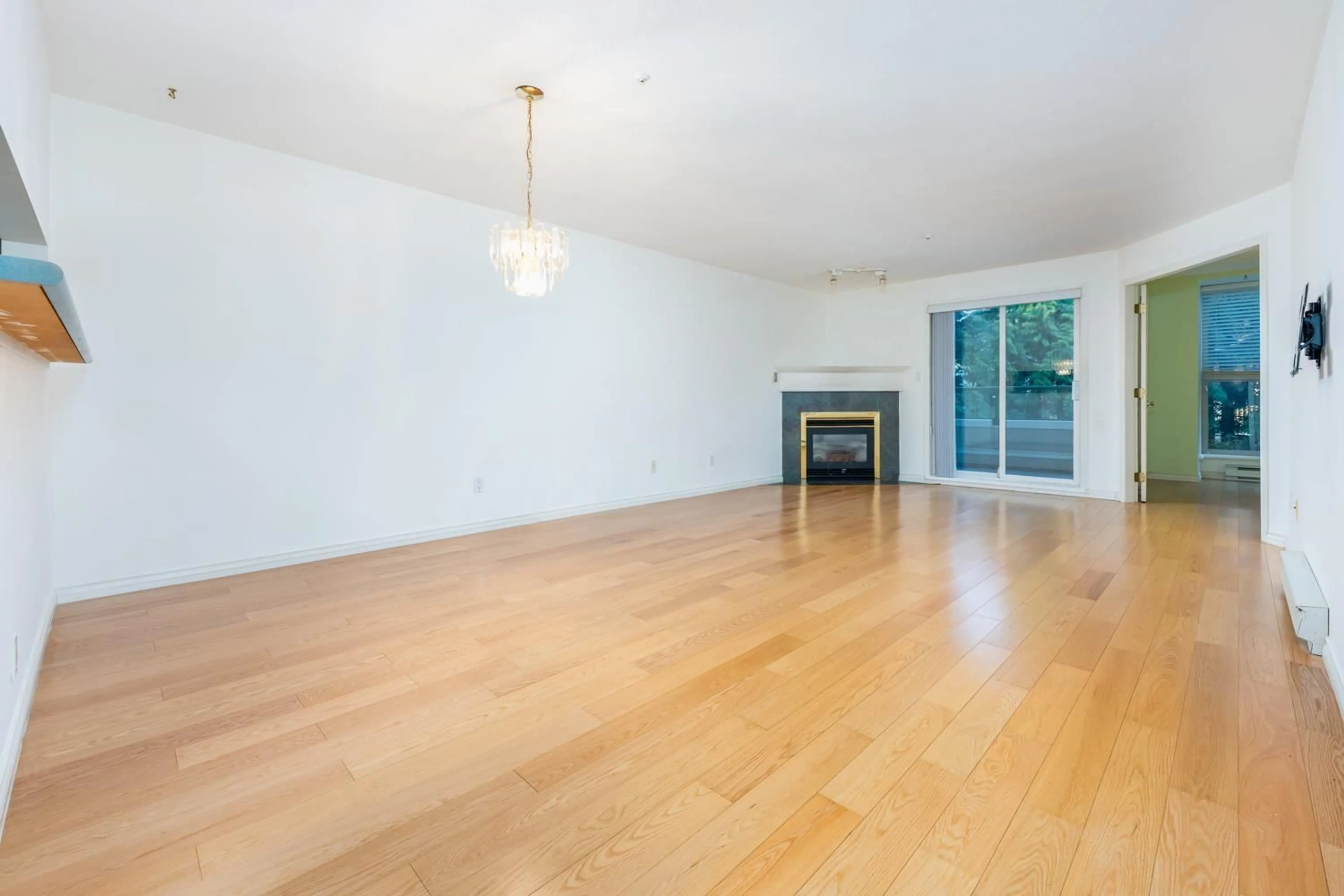 A pic of a room for 313 - 10128 132 STREET, Surrey British Columbia V3T3T5