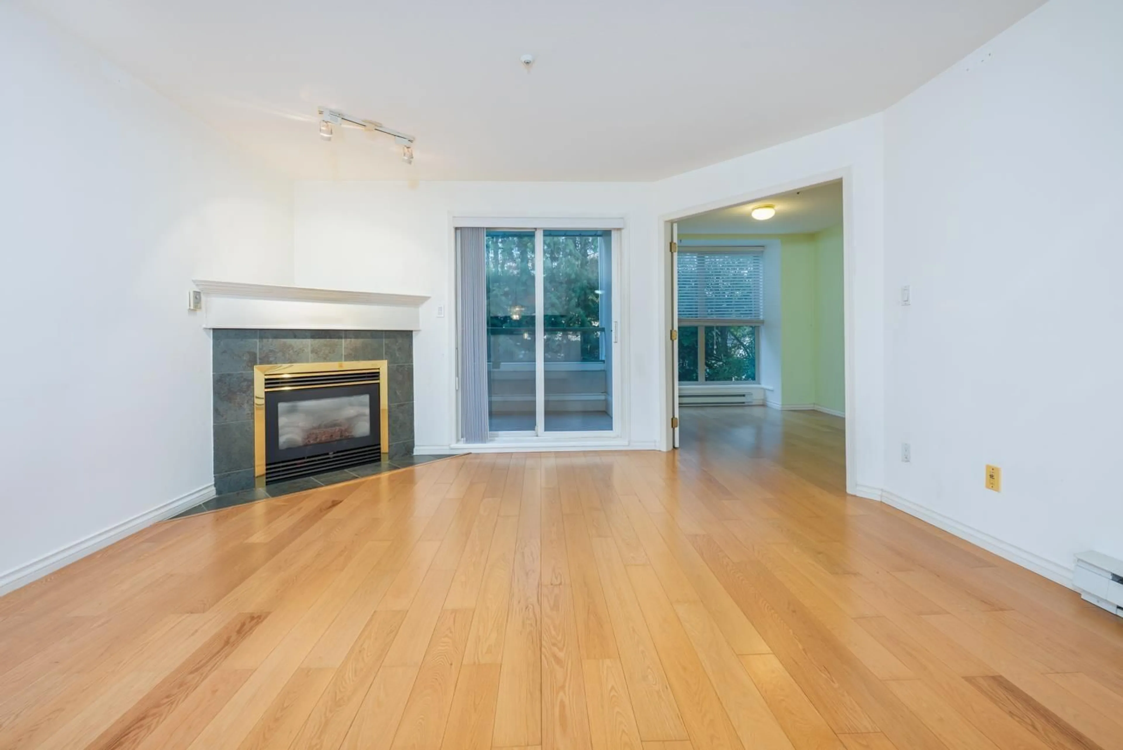 A pic of a room for 313 - 10128 132 STREET, Surrey British Columbia V3T3T5