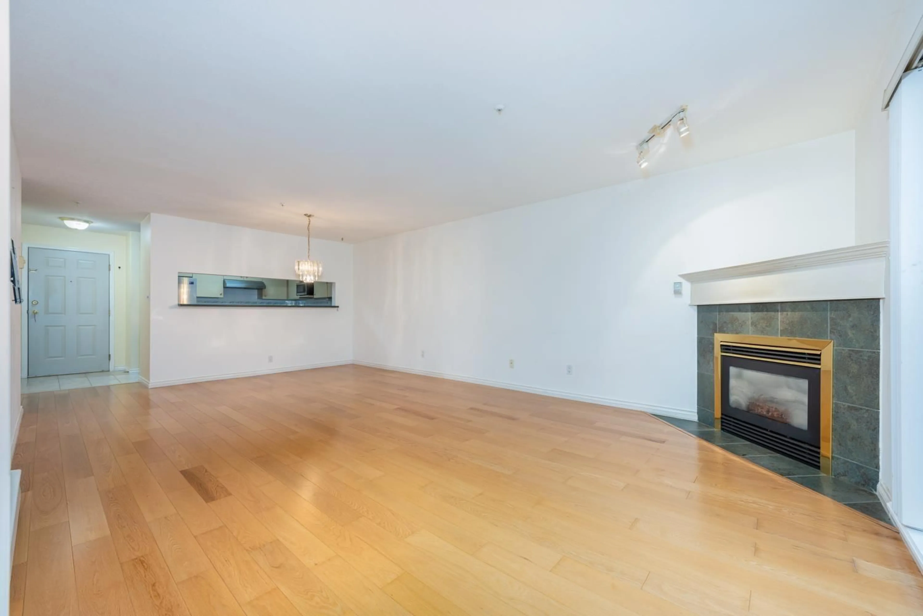 A pic of a room for 313 - 10128 132 STREET, Surrey British Columbia V3T3T5