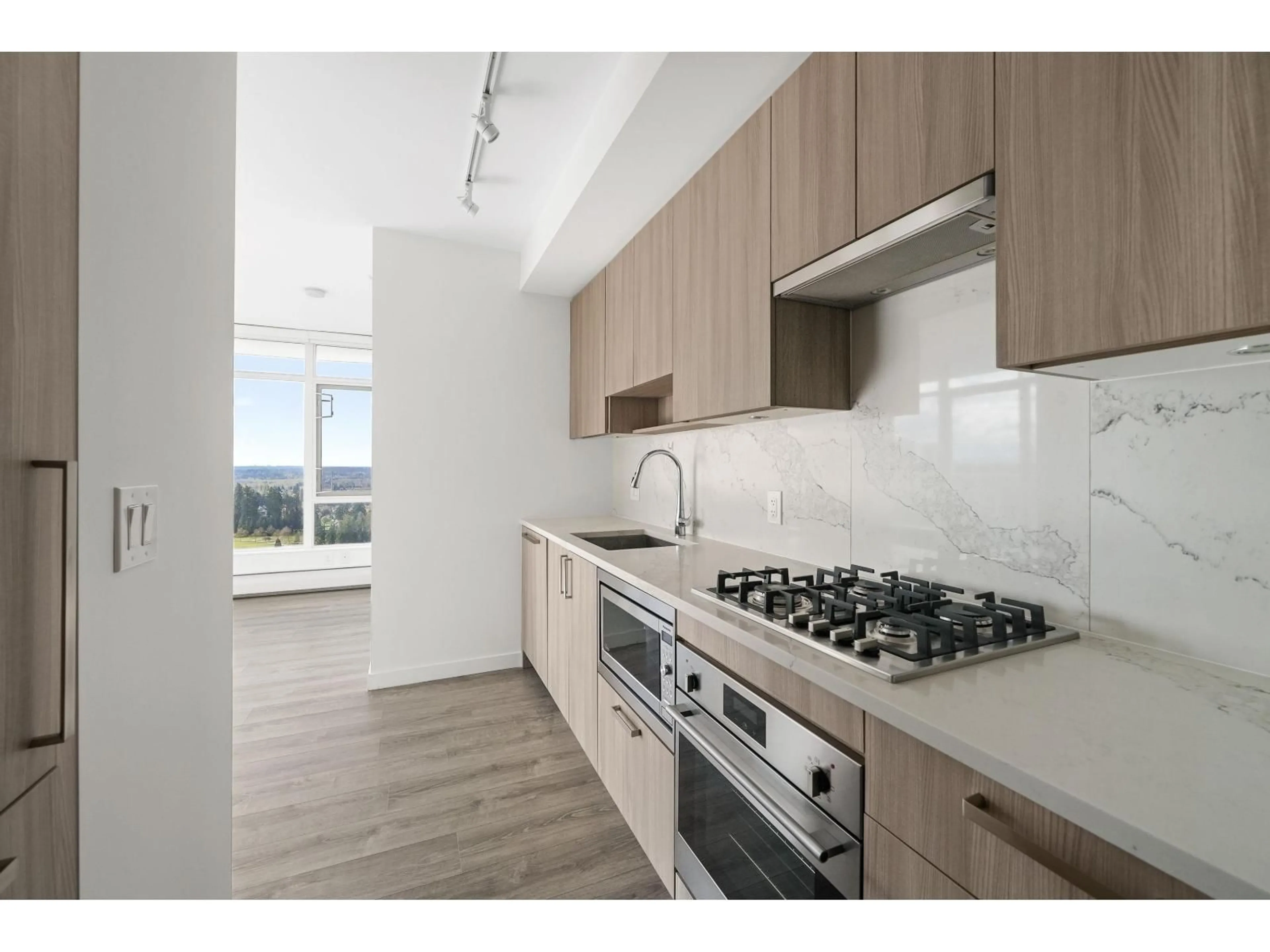 Standard kitchen, unknown for 4306 - 13350 CENTRAL AVENUE, Surrey British Columbia V3T0S1