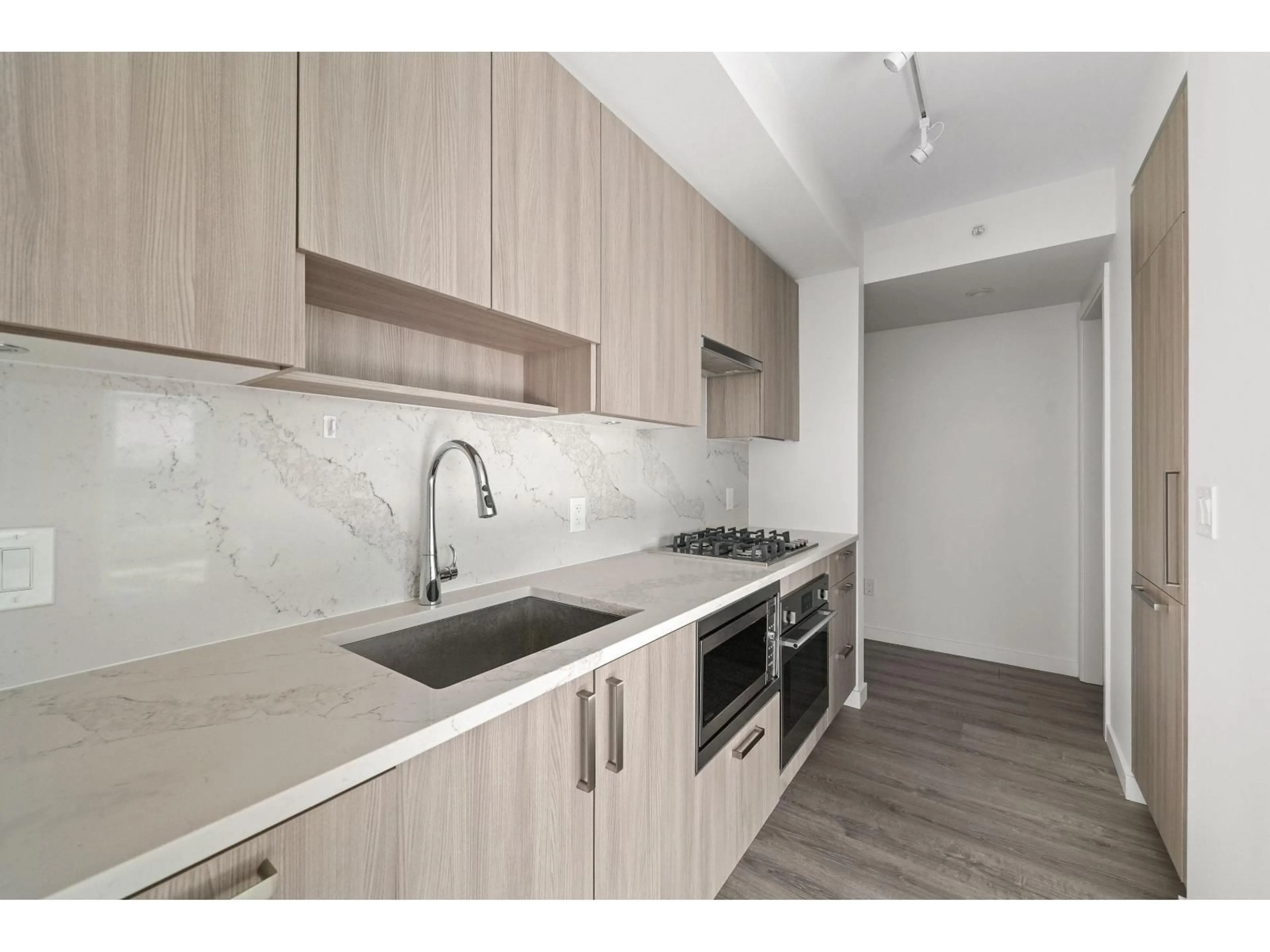 Standard kitchen, unknown for 4306 - 13350 CENTRAL AVENUE, Surrey British Columbia V3T0S1