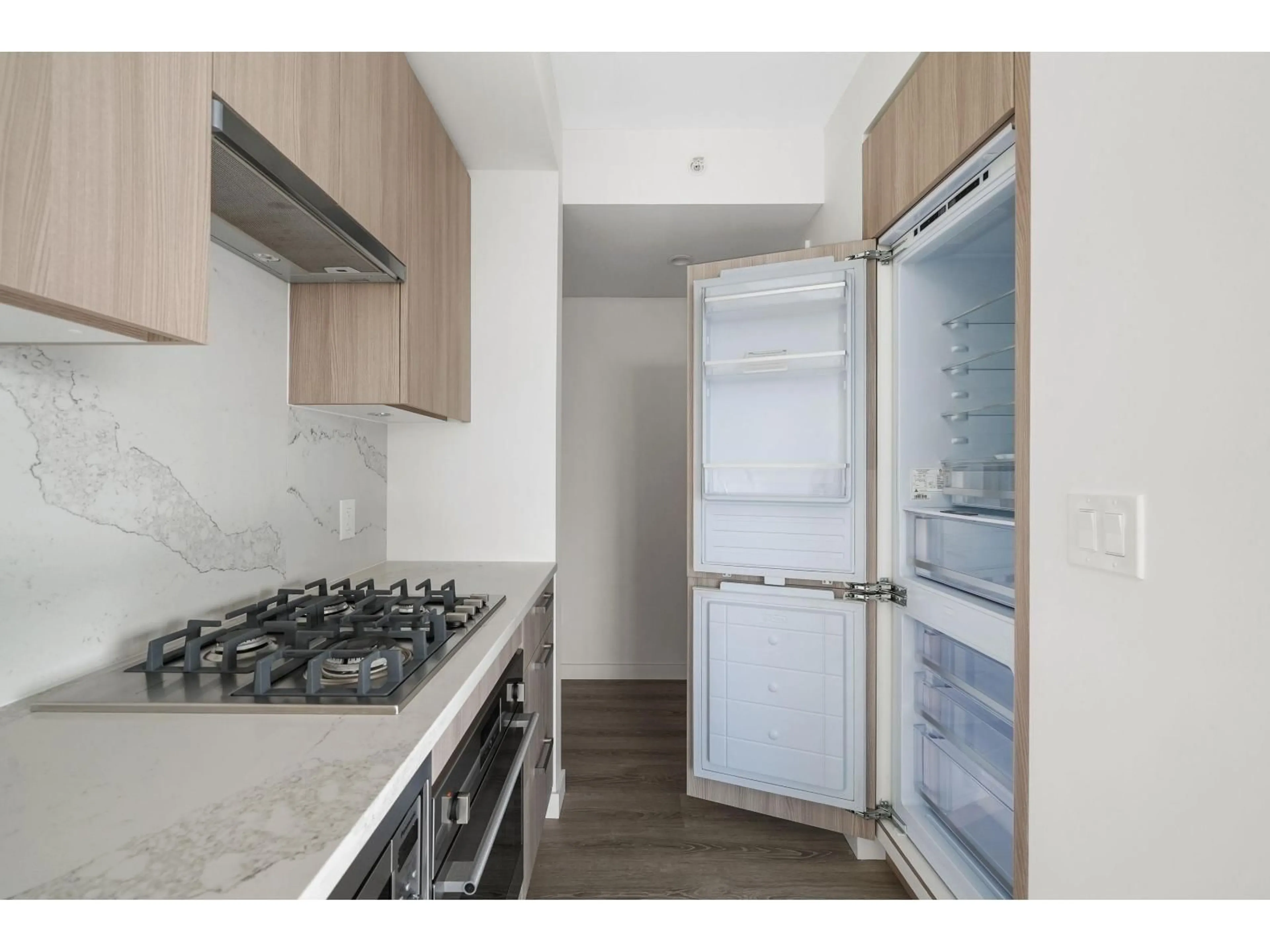 Standard kitchen, unknown for 4306 - 13350 CENTRAL AVENUE, Surrey British Columbia V3T0S1