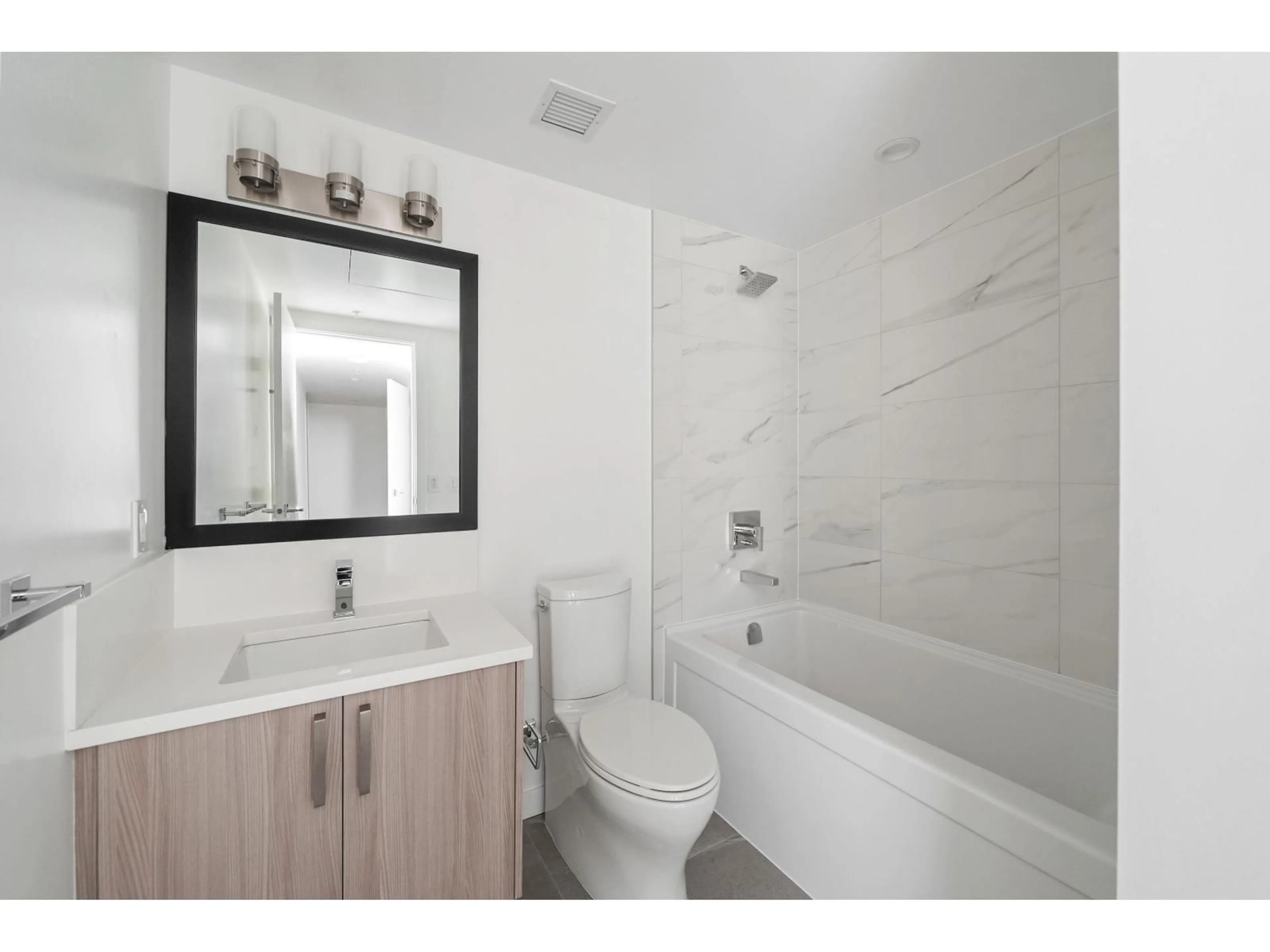 Standard bathroom, unknown for 4306 - 13350 CENTRAL AVENUE, Surrey British Columbia V3T0S1