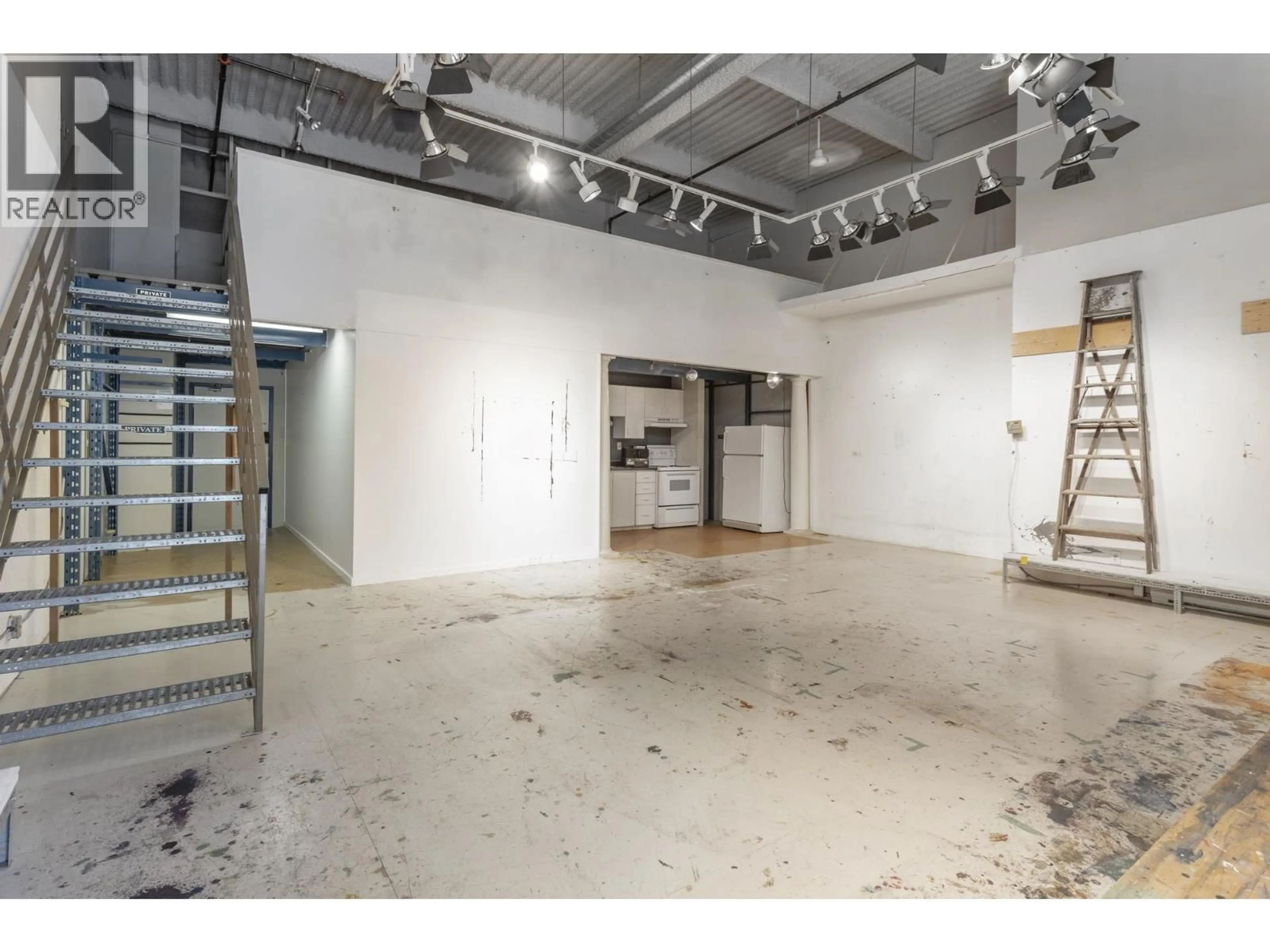 Indoor foyer for 106 - 237 4TH AVENUE, Vancouver British Columbia V5T4R4
