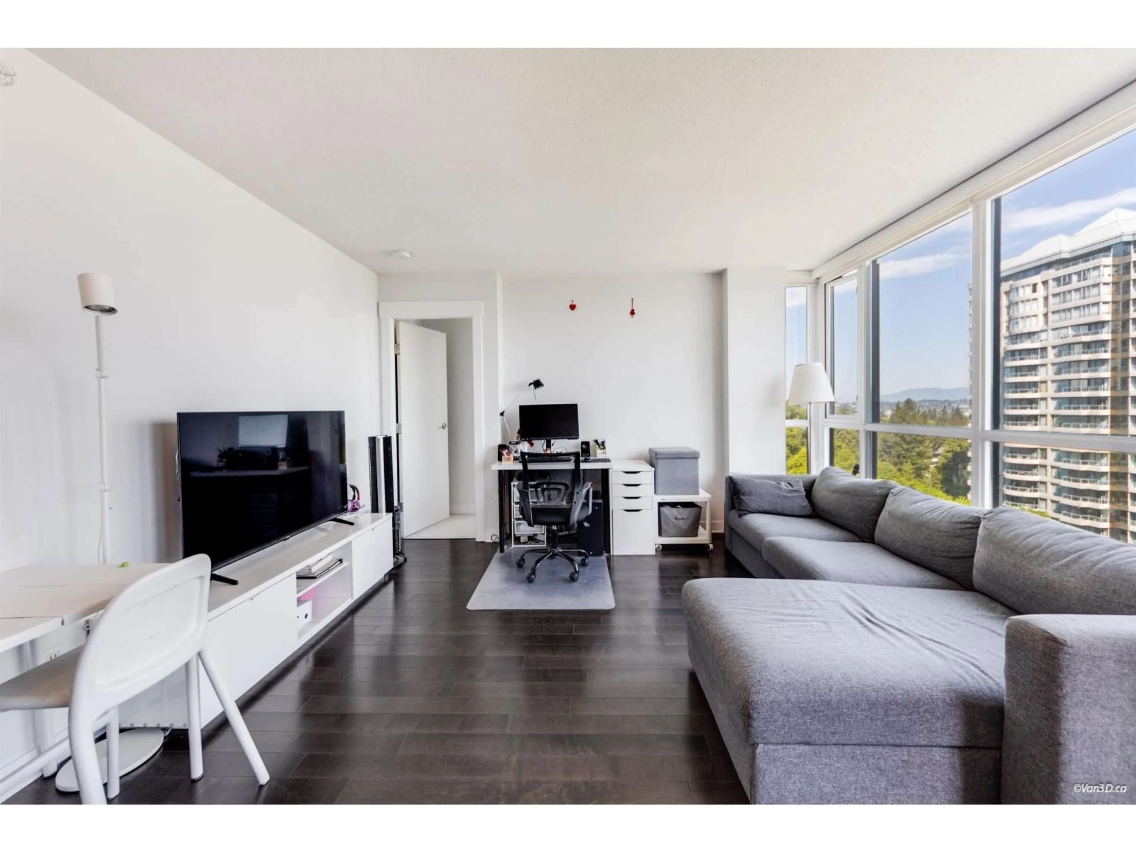 Living room with furniture, wood/laminate floor for 909 - 10777 UNIVERSITY DRIVE, Surrey British Columbia V3T0E6