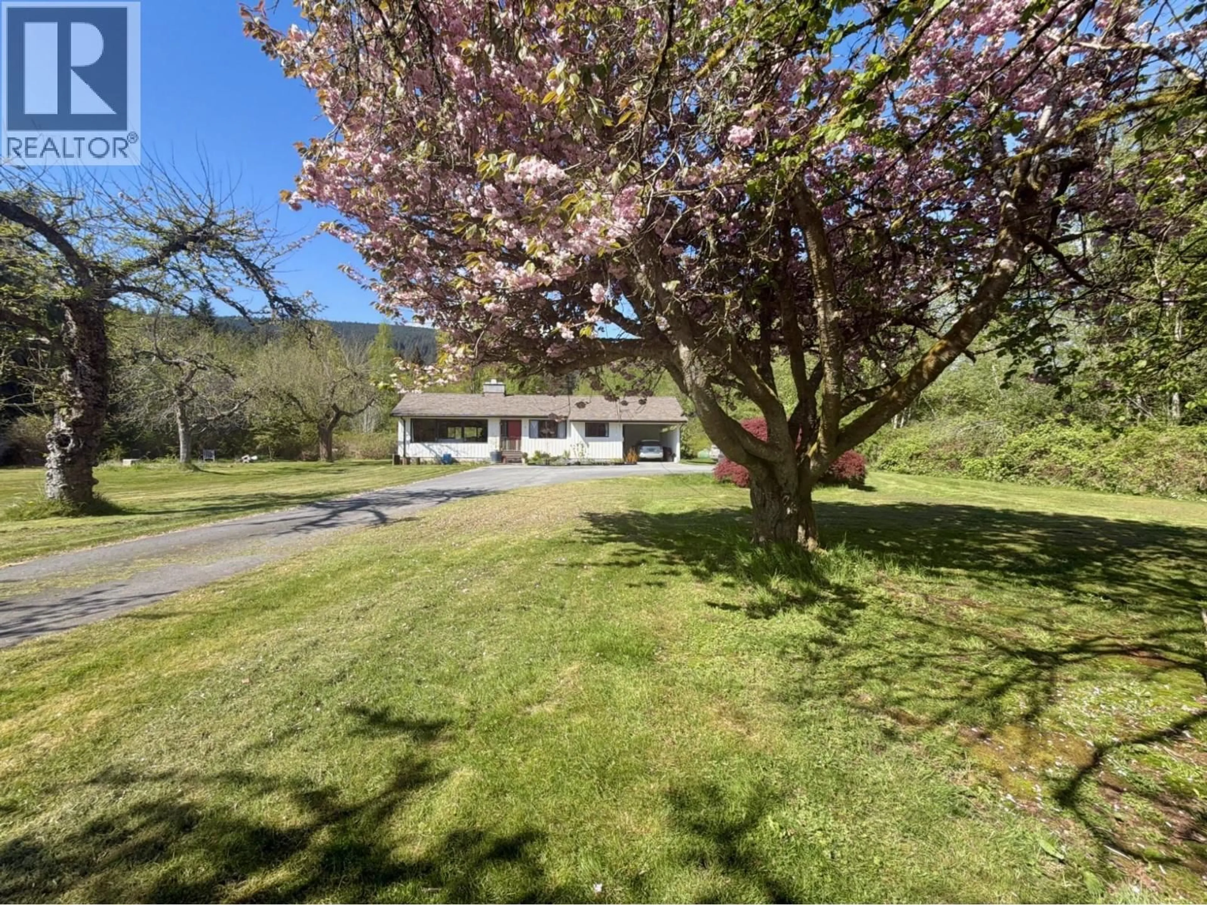 A pic from outside/outdoor area/front of a property/back of a property/a pic from drone, unknown for 1346 RUSSELL ROAD, Gibsons British Columbia V0N1V2